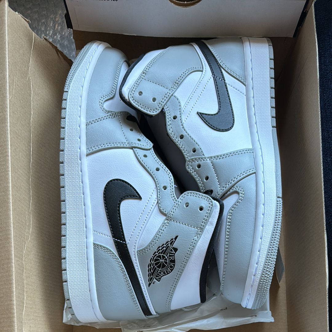 Nike Air Jordan 1 Mid "Light Smoke Grey/White/Black"