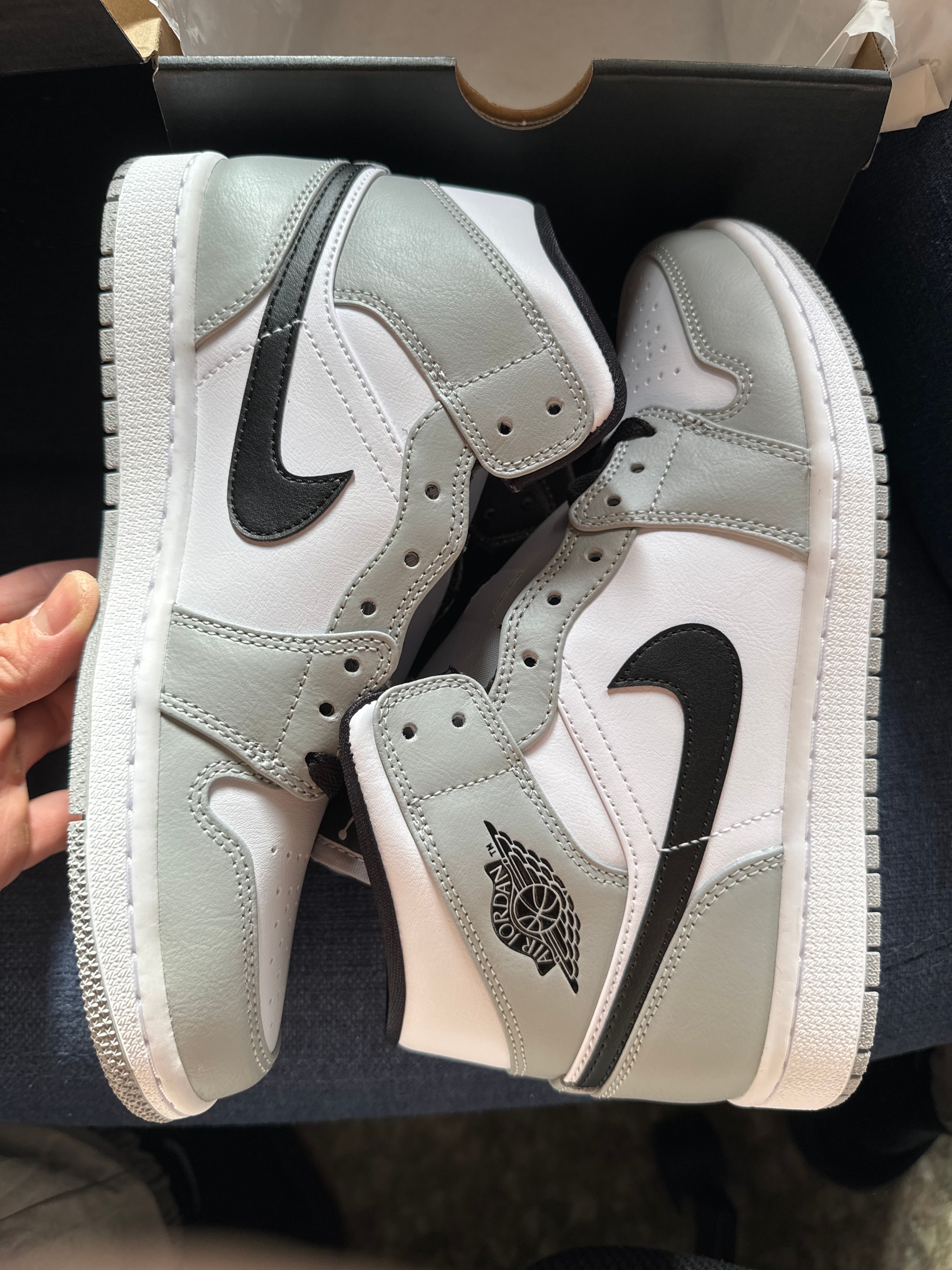 Nike Air Jordan 1 Mid "Light Smoke Grey/White/Black"