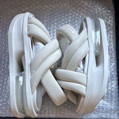 Nike Women's Air Max Isla Sandal "Light Bone/Pure Platinum/Alabaster"