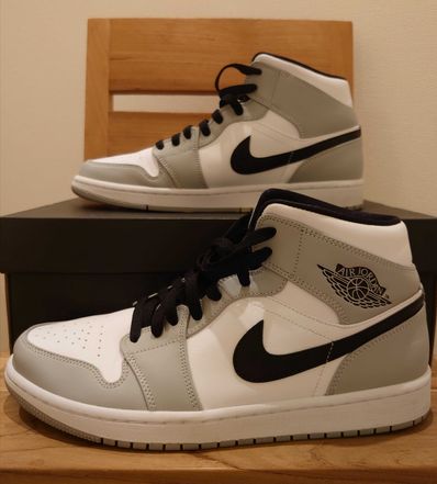 Nike Air Jordan 1 Mid "Light Smoke Grey/White/Black"