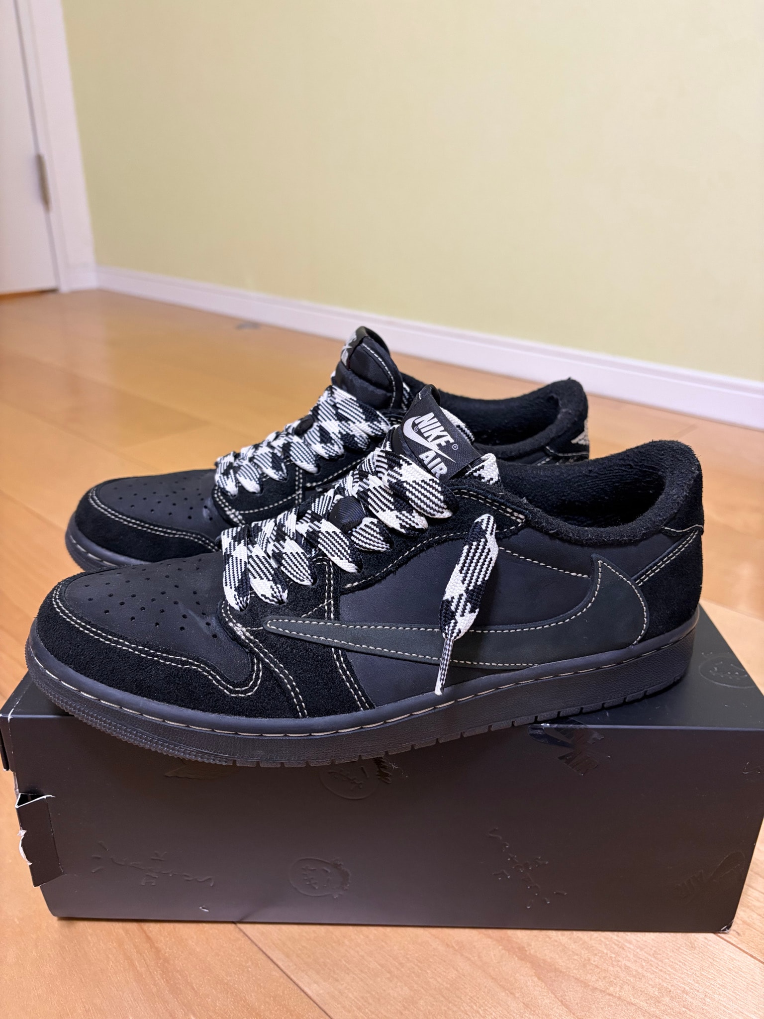 Travis Scott × Nike Air Jordan 1 Low OG SP "Black Phantom"