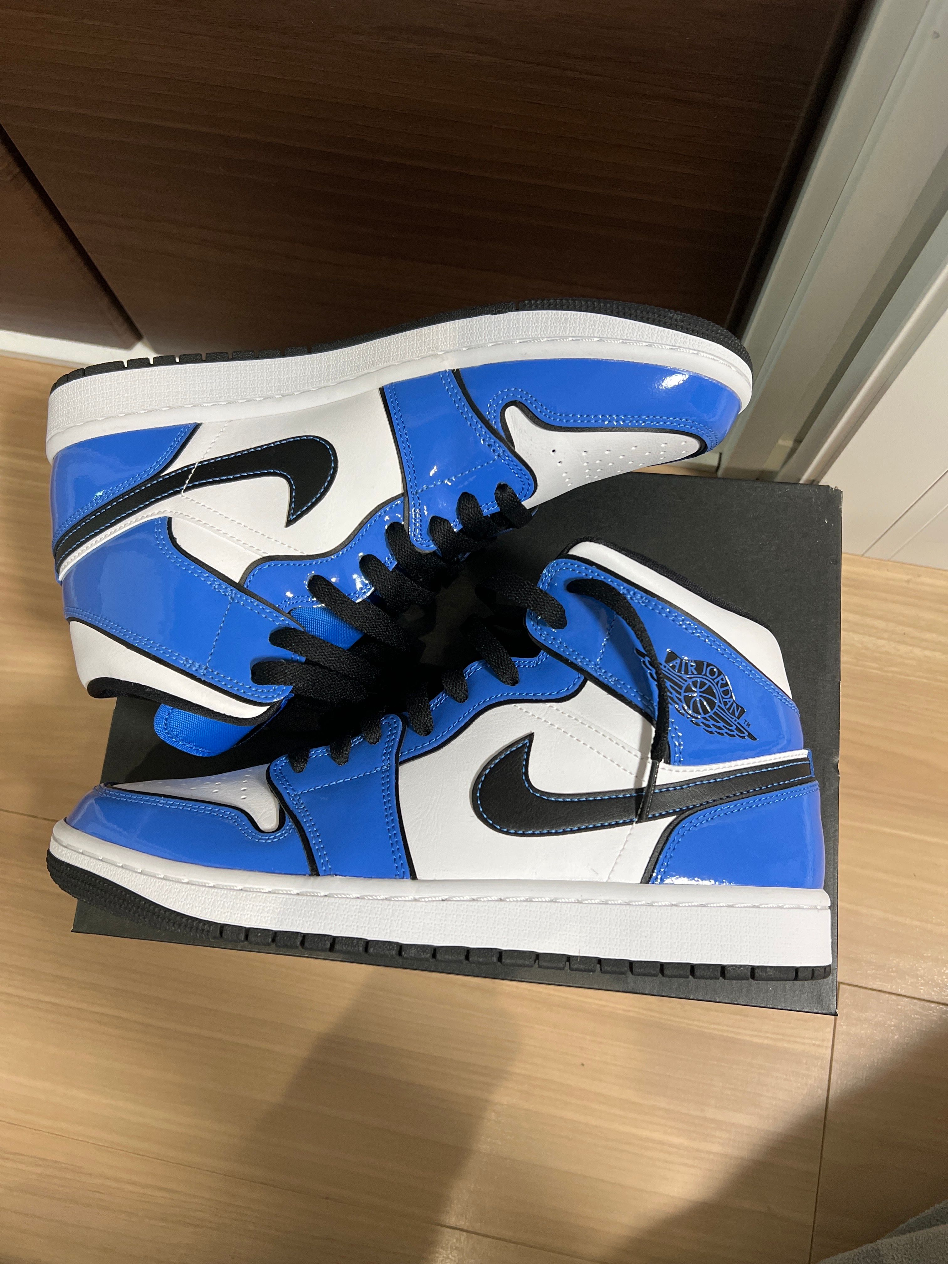 Nike Air Jordan 1 Mid SE "Signal Blue"