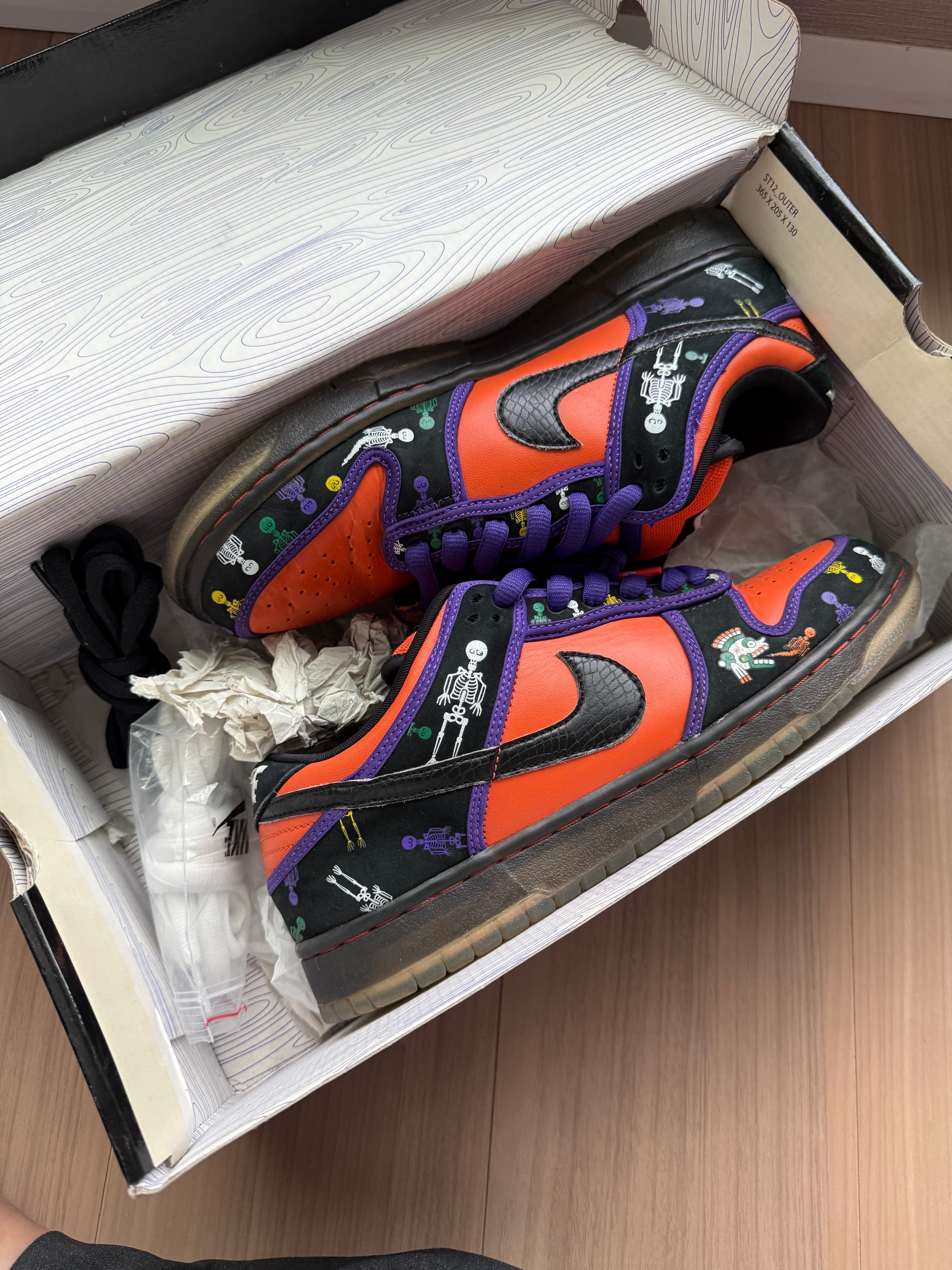 Nike SB Dunk Low "Day of the Dead"