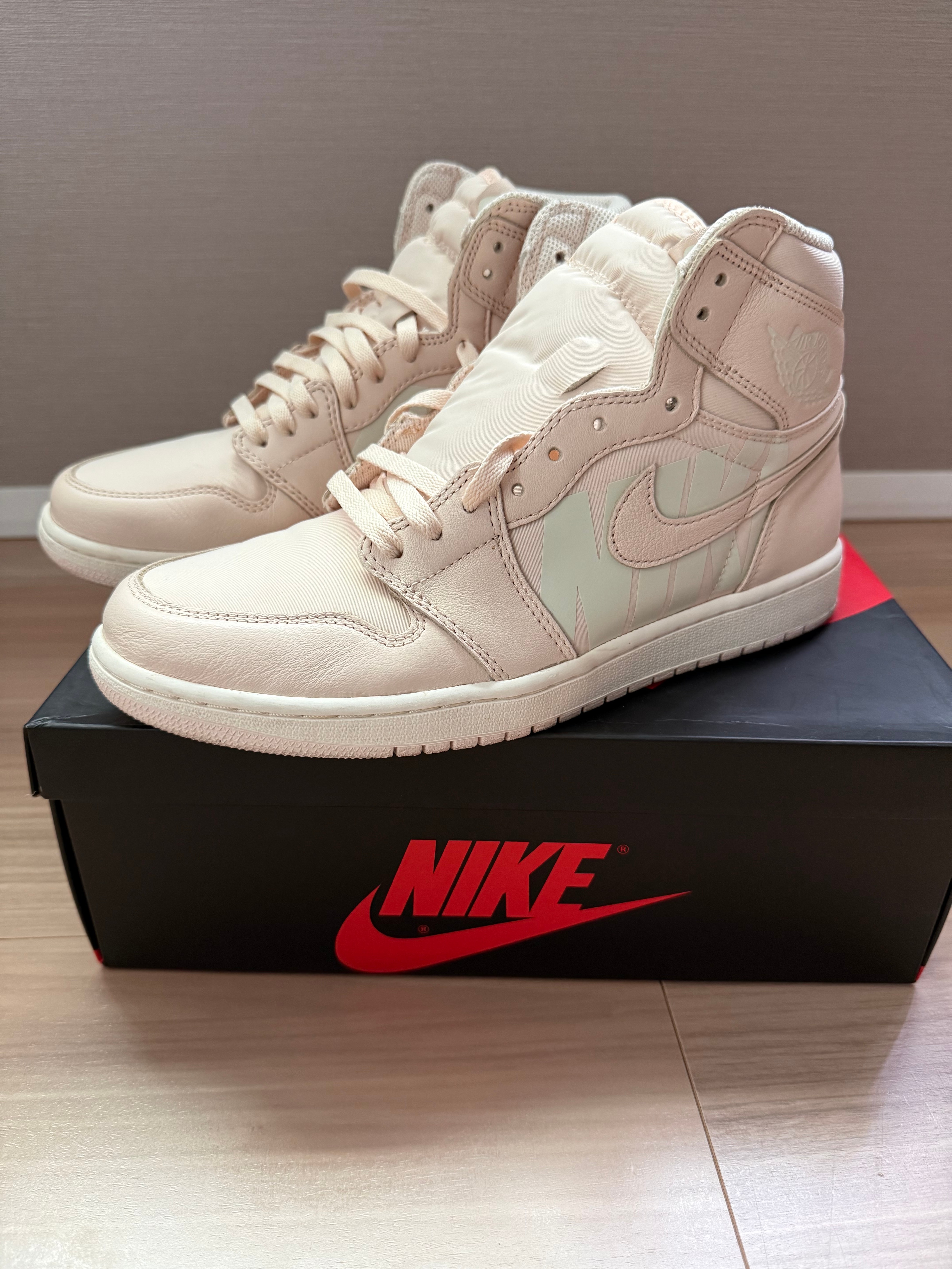 ナイキ エアジョーダン1 レトロ ハイ "グアバアイス"