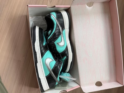 Nike SB Dunk Low Diamond Suppil Co. "Tiffany"