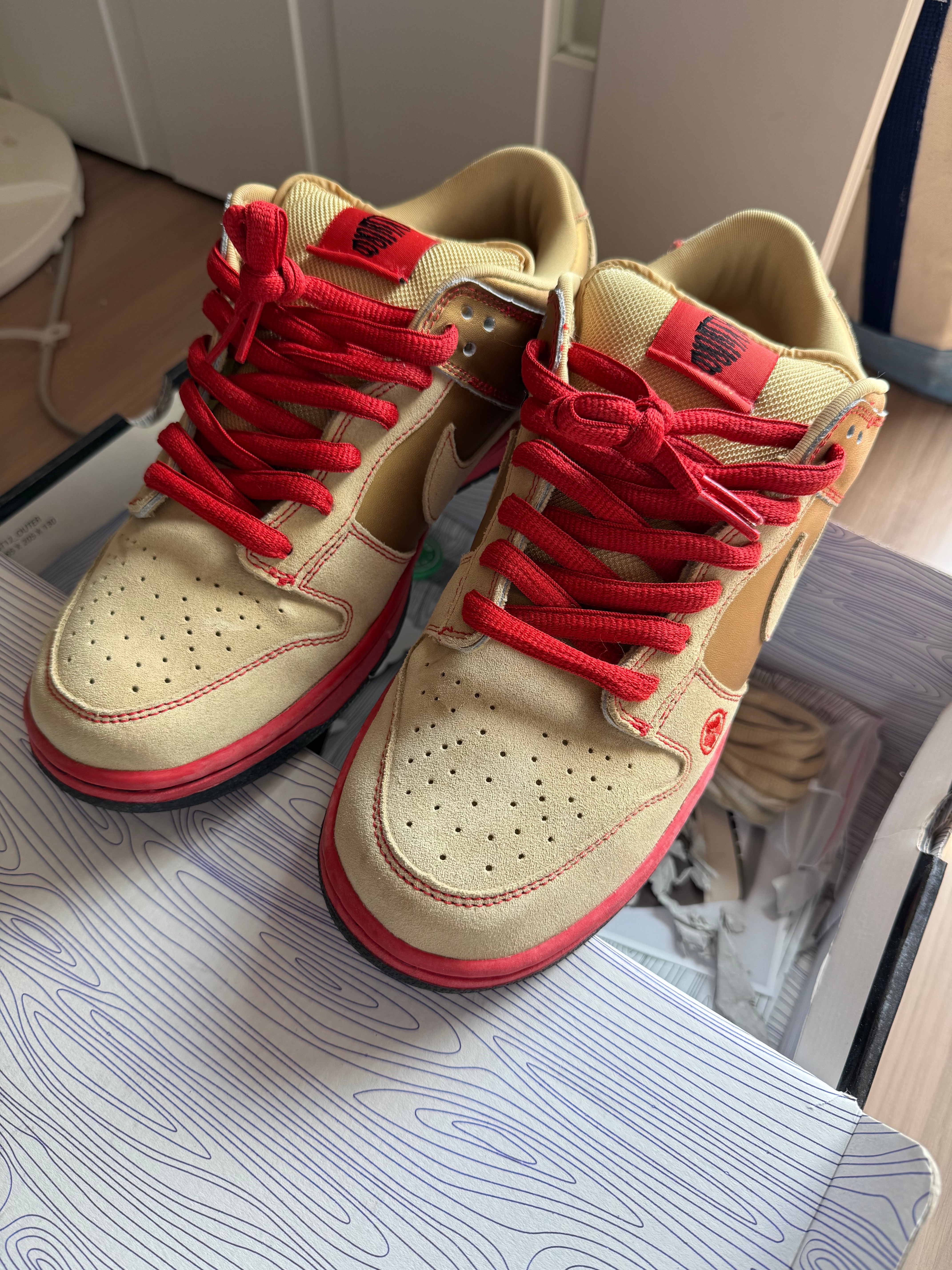 Nike SB Dunk Low "Money Cat"