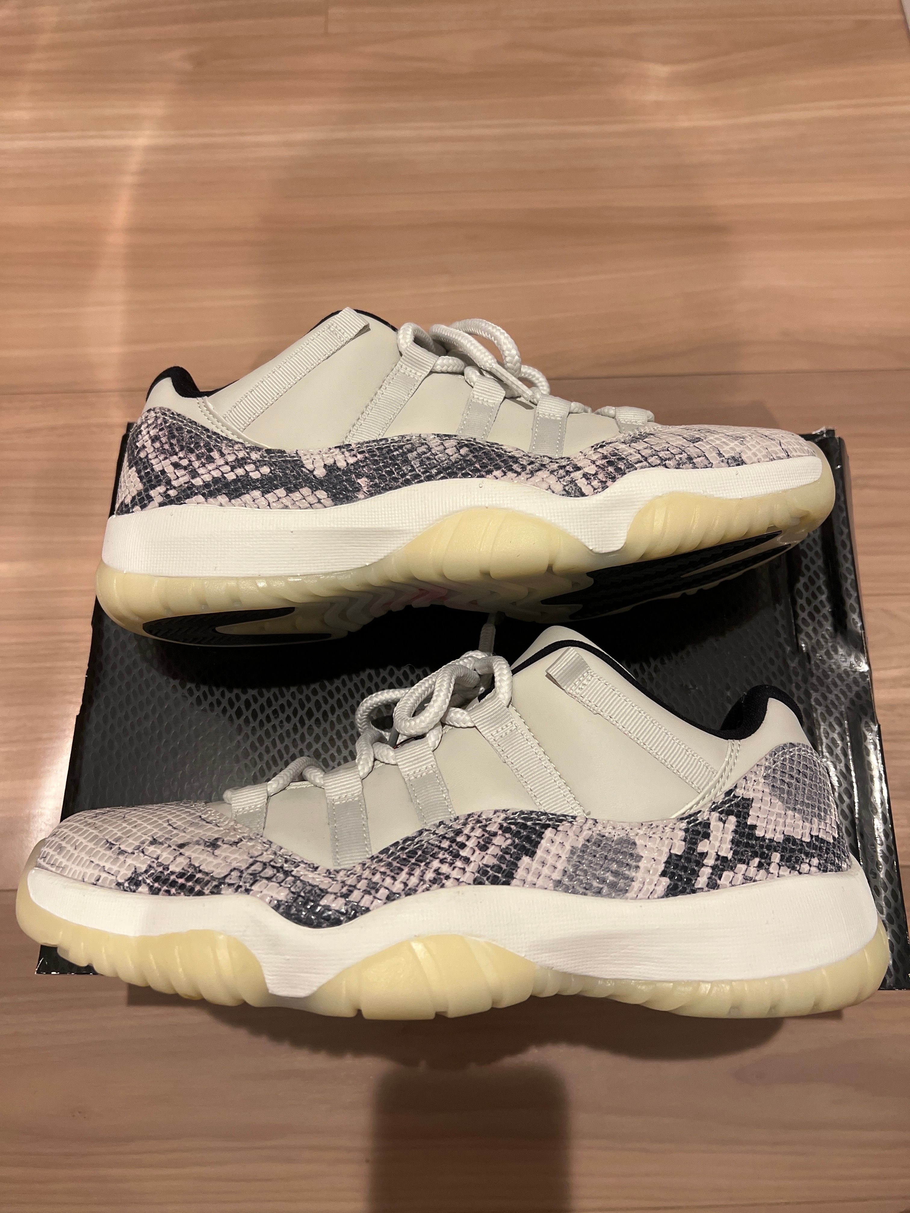 Nike Air Jordan 11 Low Snakeskin "Light Bone/University Red/Sail/Black"
