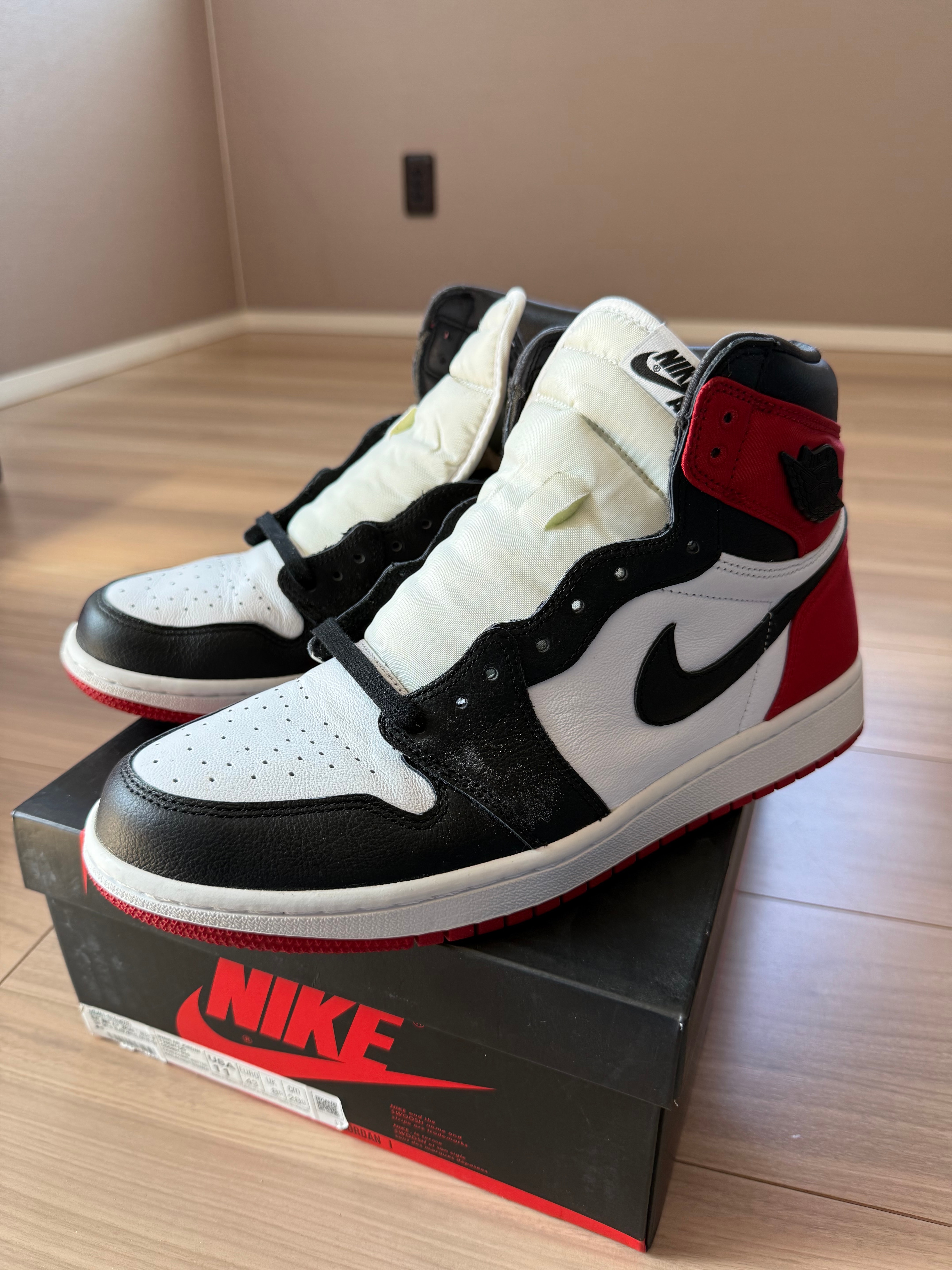 Nike Women's Air Jordan 1 Retro High "Satin Black Toe"