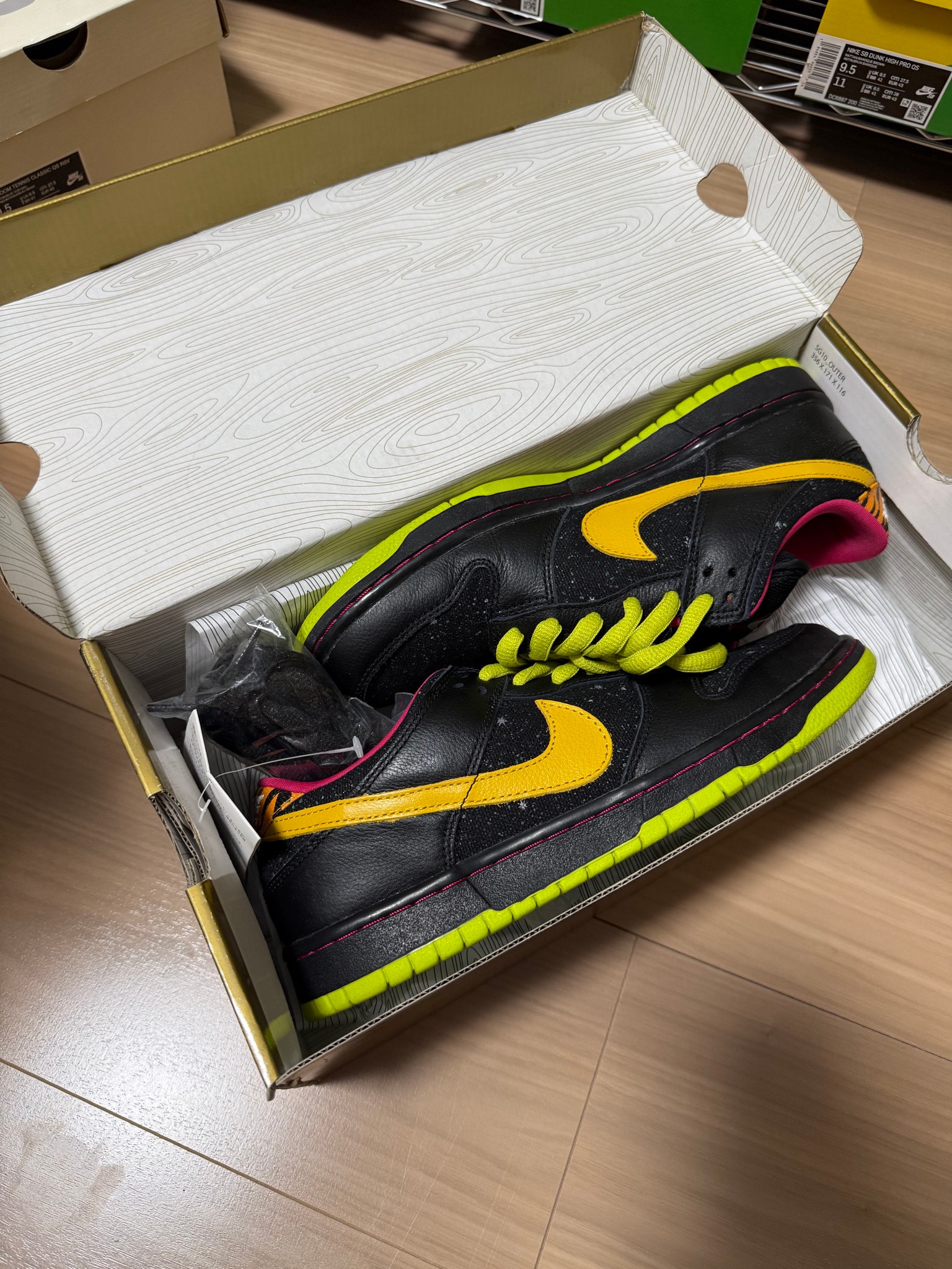 Nike SB Dunk Low "Space Tiger"