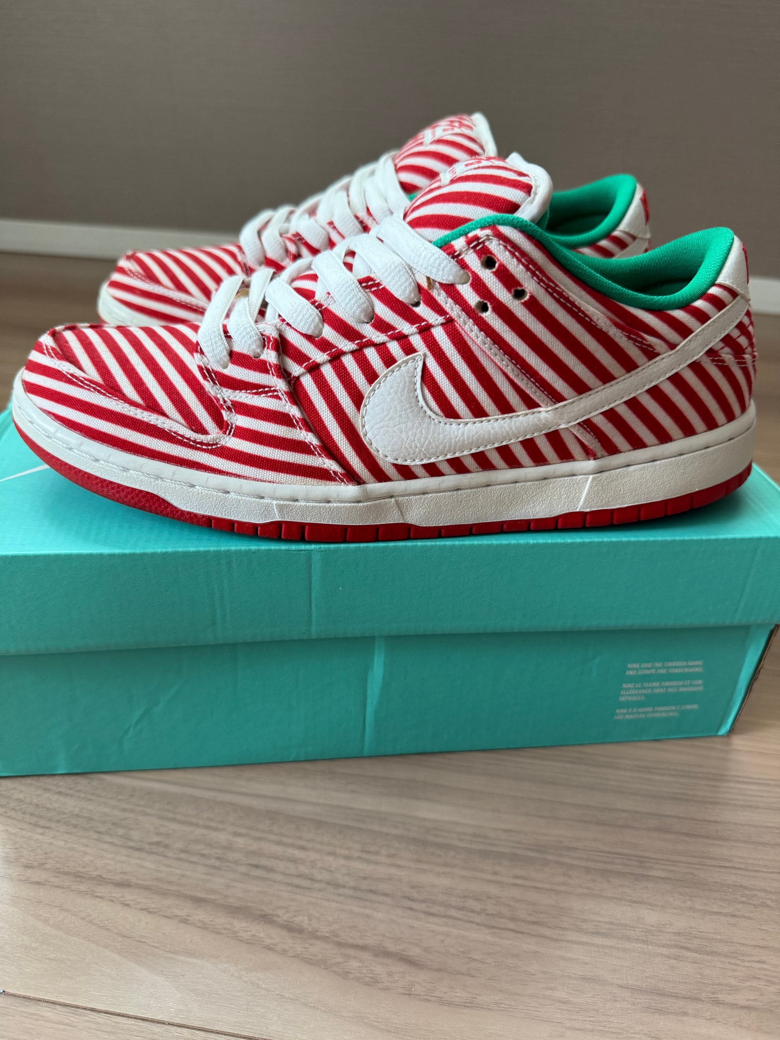 Nike SB Dunk Low "Candy Cane"
