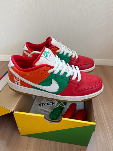 Seven Eleven × Nike SB Dunk Low "Chile Red/White-Safety Orange"
