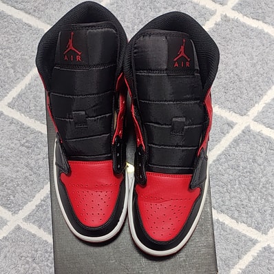 Nike Air Jordan 1 Mid "Bred"