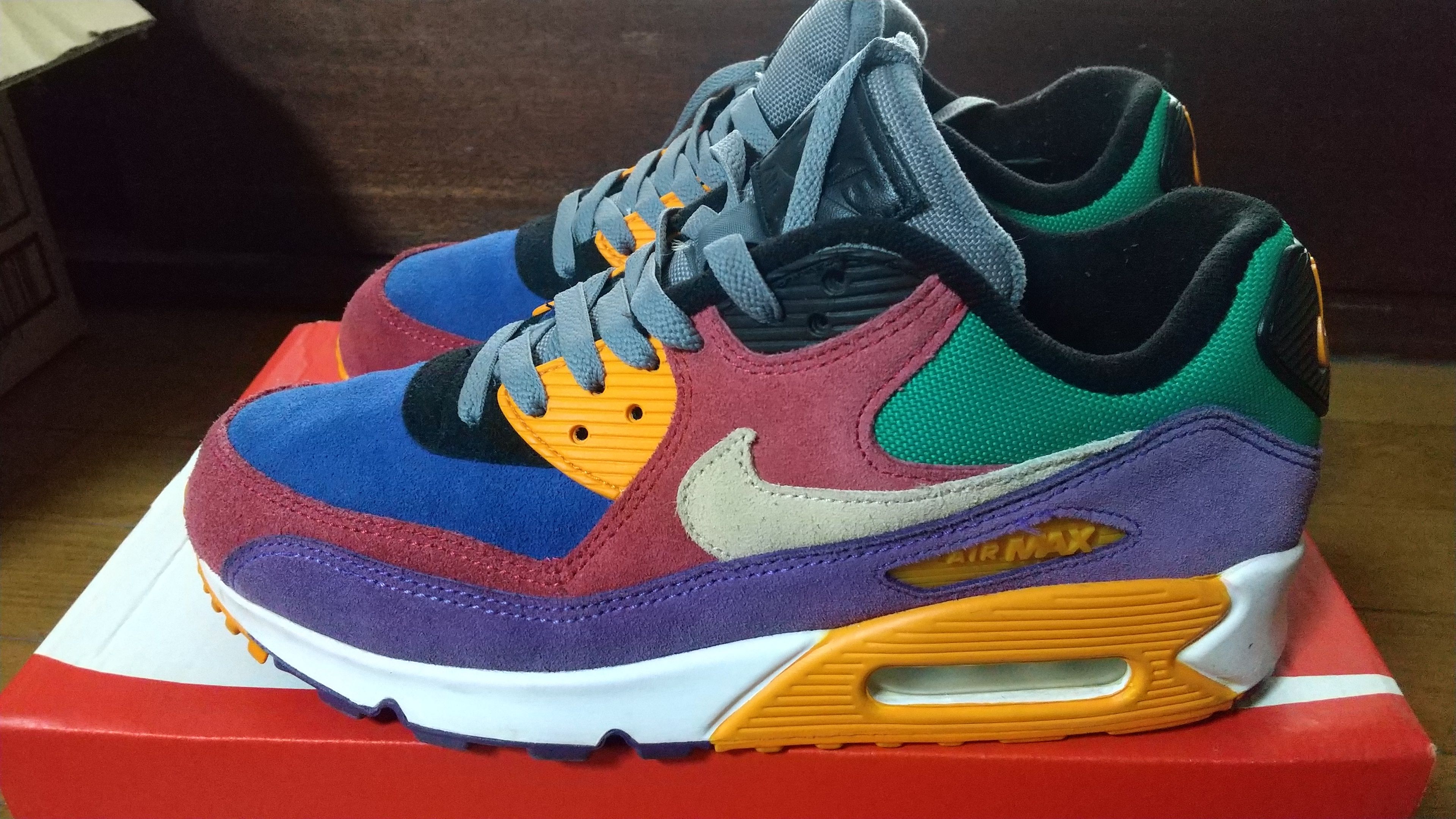 NIKE AIR MAX 90 "VIOTECH UNIVERSITYRED/PALE VANILLA/HYPER GRAPE"