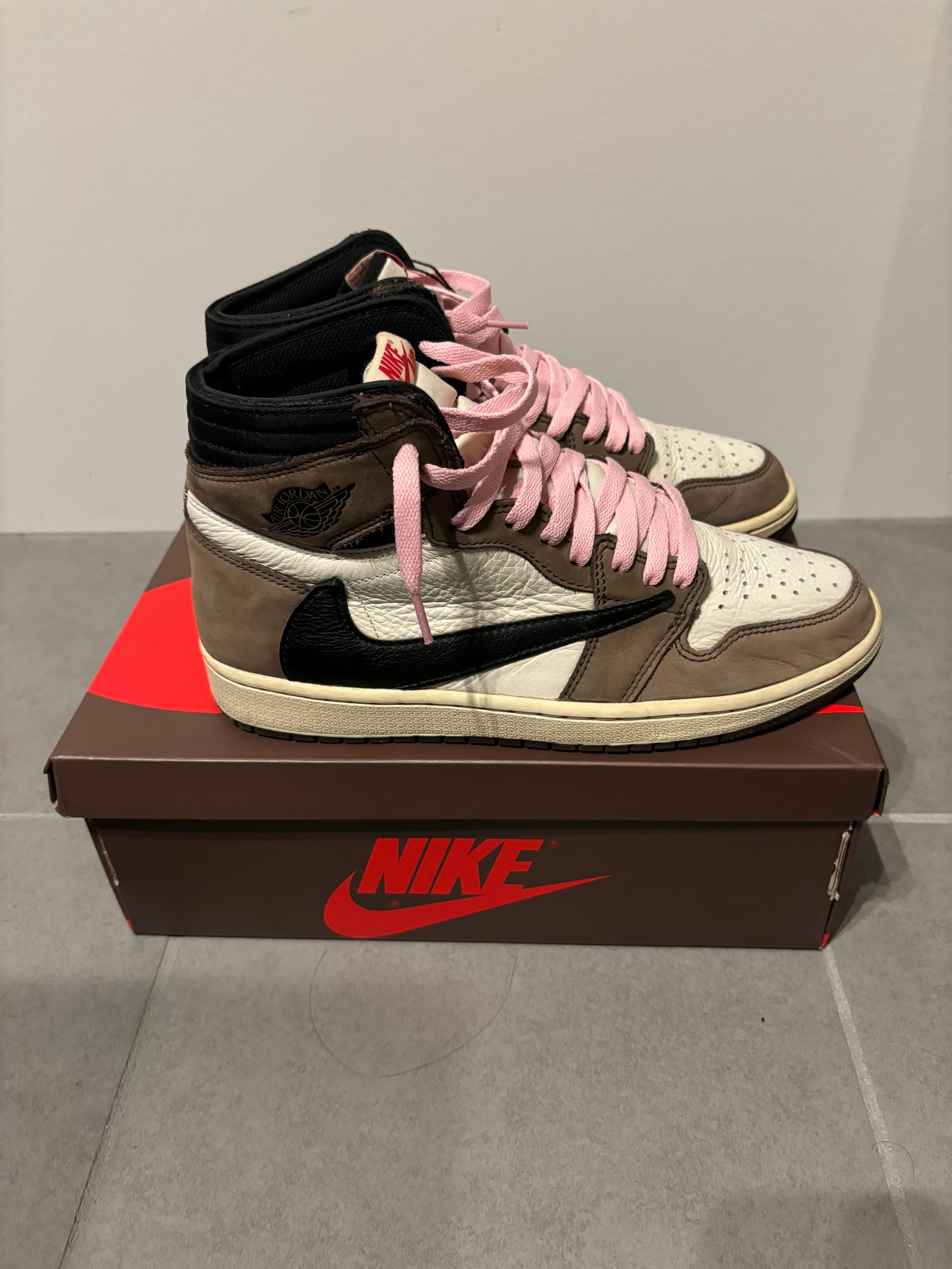 Travis Scott × Nike Air Jordan 1 Retro High OG TS SP "Sail/Dark Mocha"