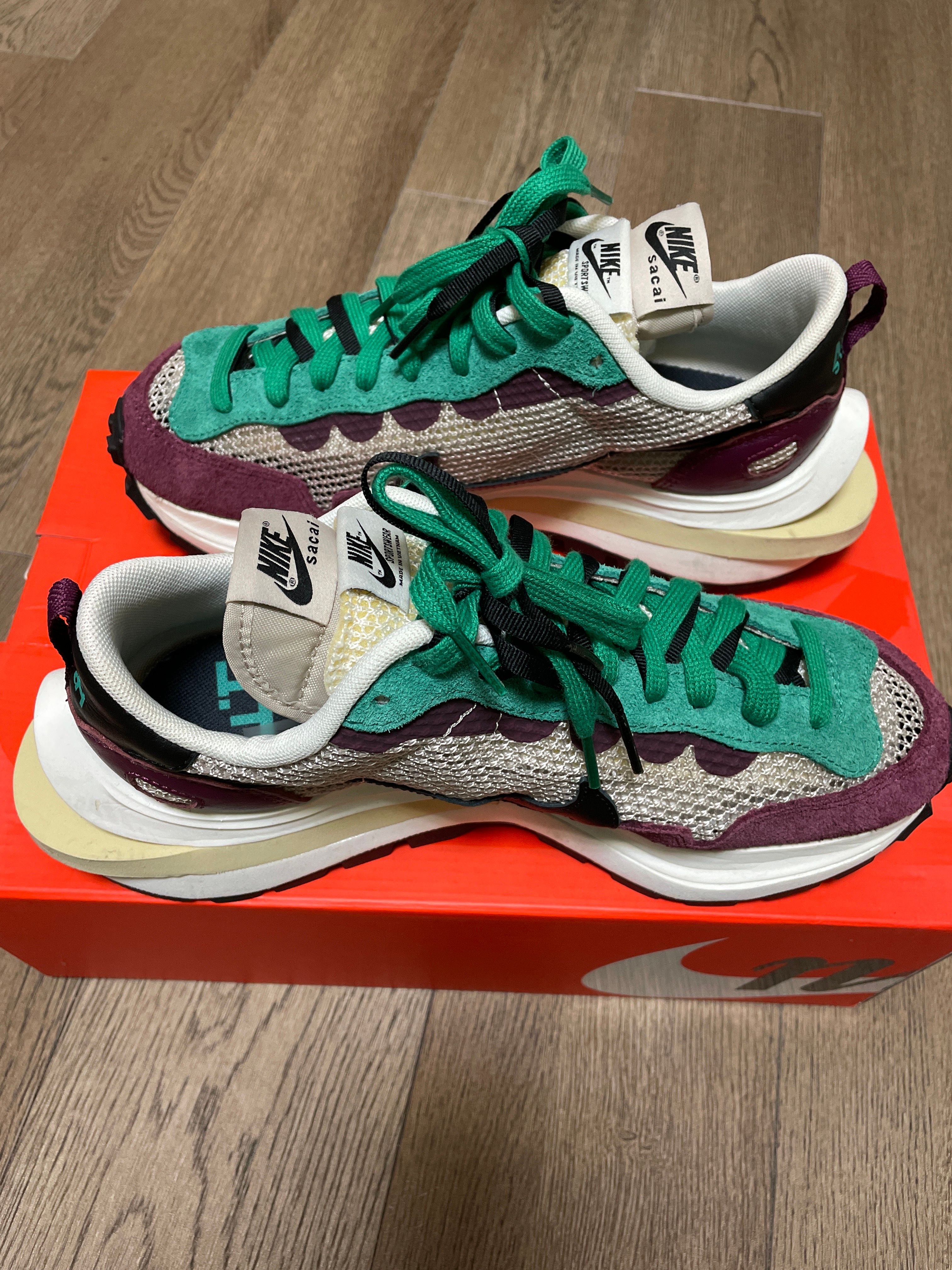 sacai × Nike Vapor Waffle "String/Red/Green"