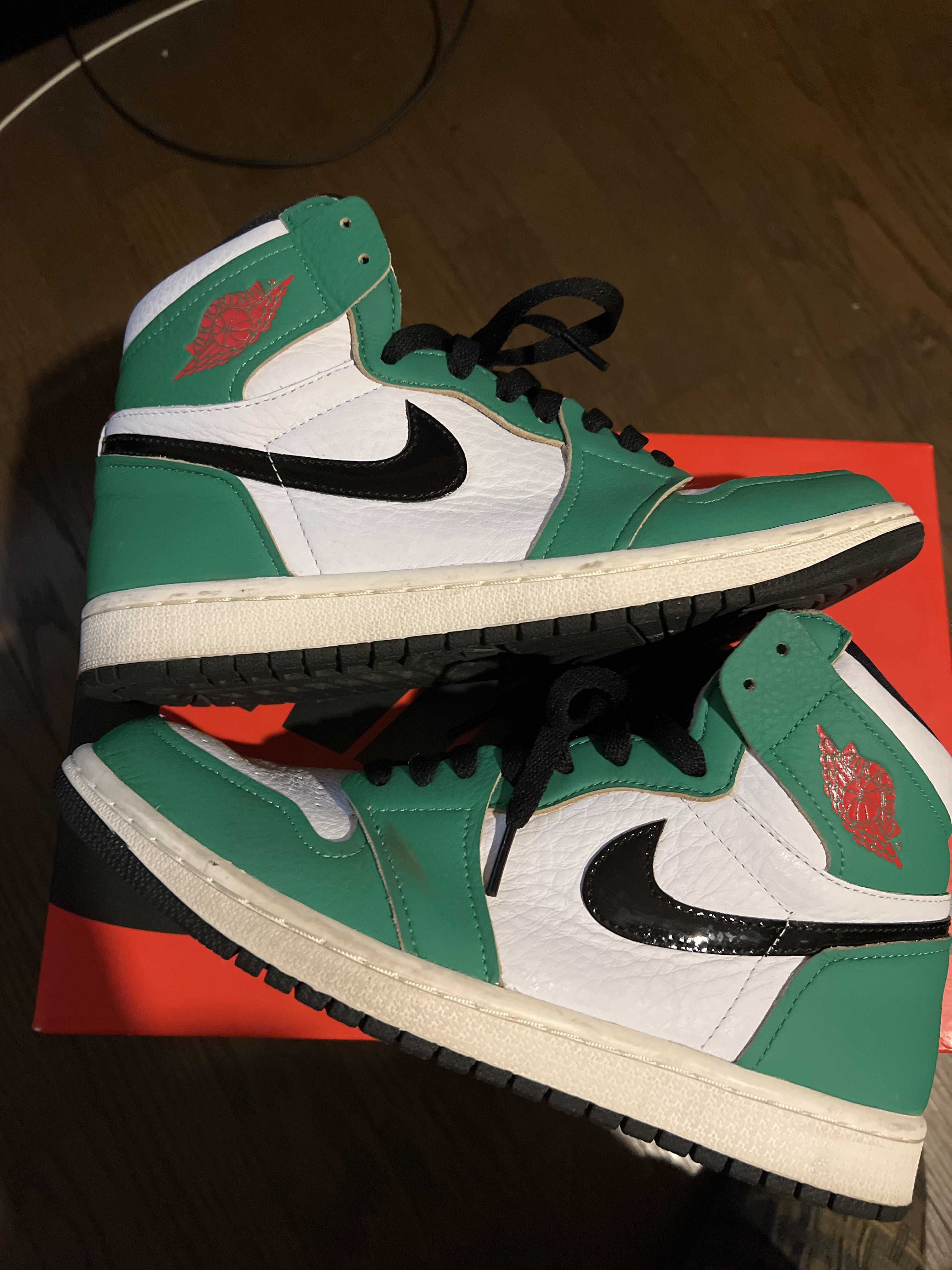 Nike Women's Air Jordan 1 High OG "Lucky Green/White-Sail-Black"   