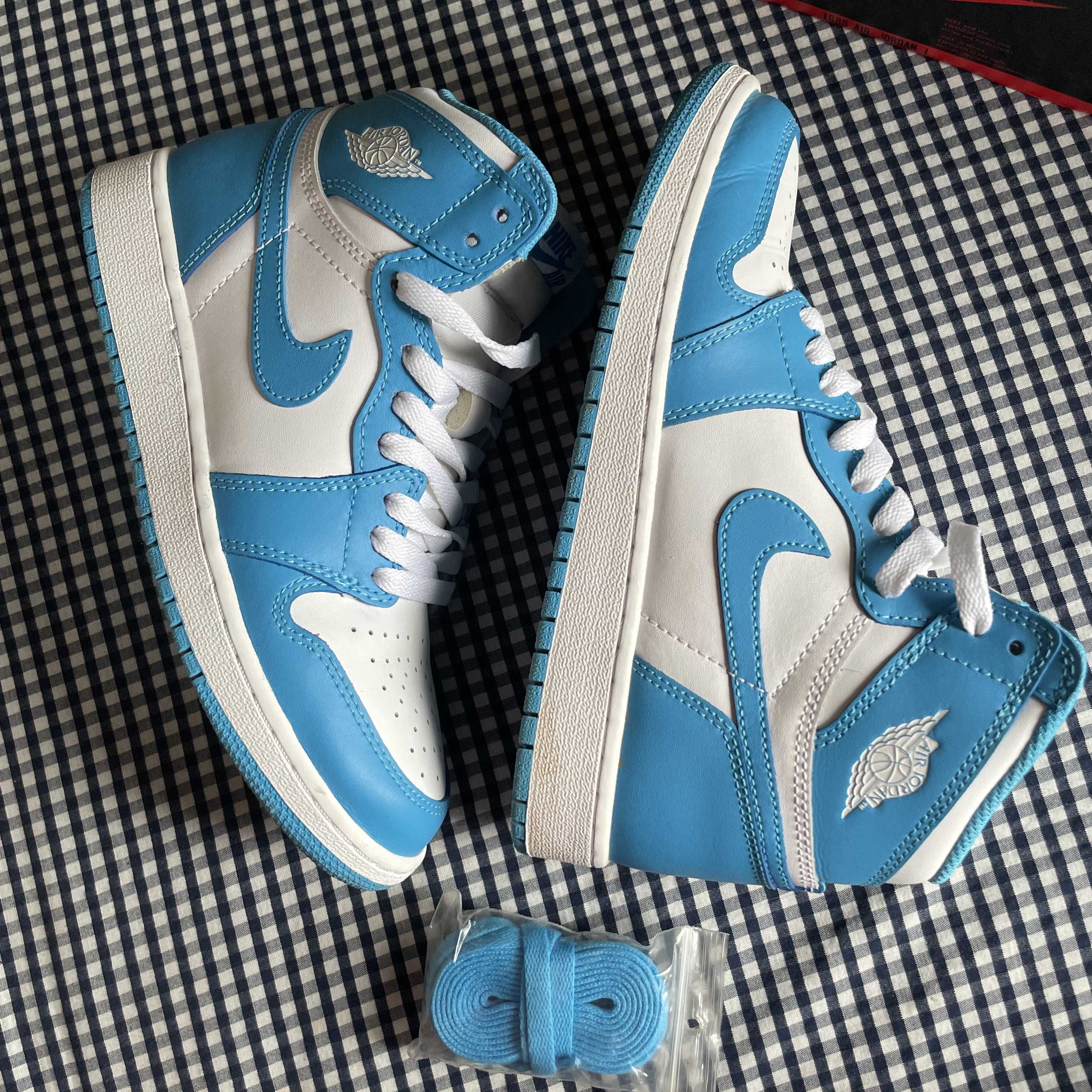 Nike Air Jordan 1 Retro High "UNC"