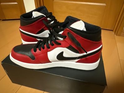 Nike Air Jordan 1 Mid "Chicago Black Toe"