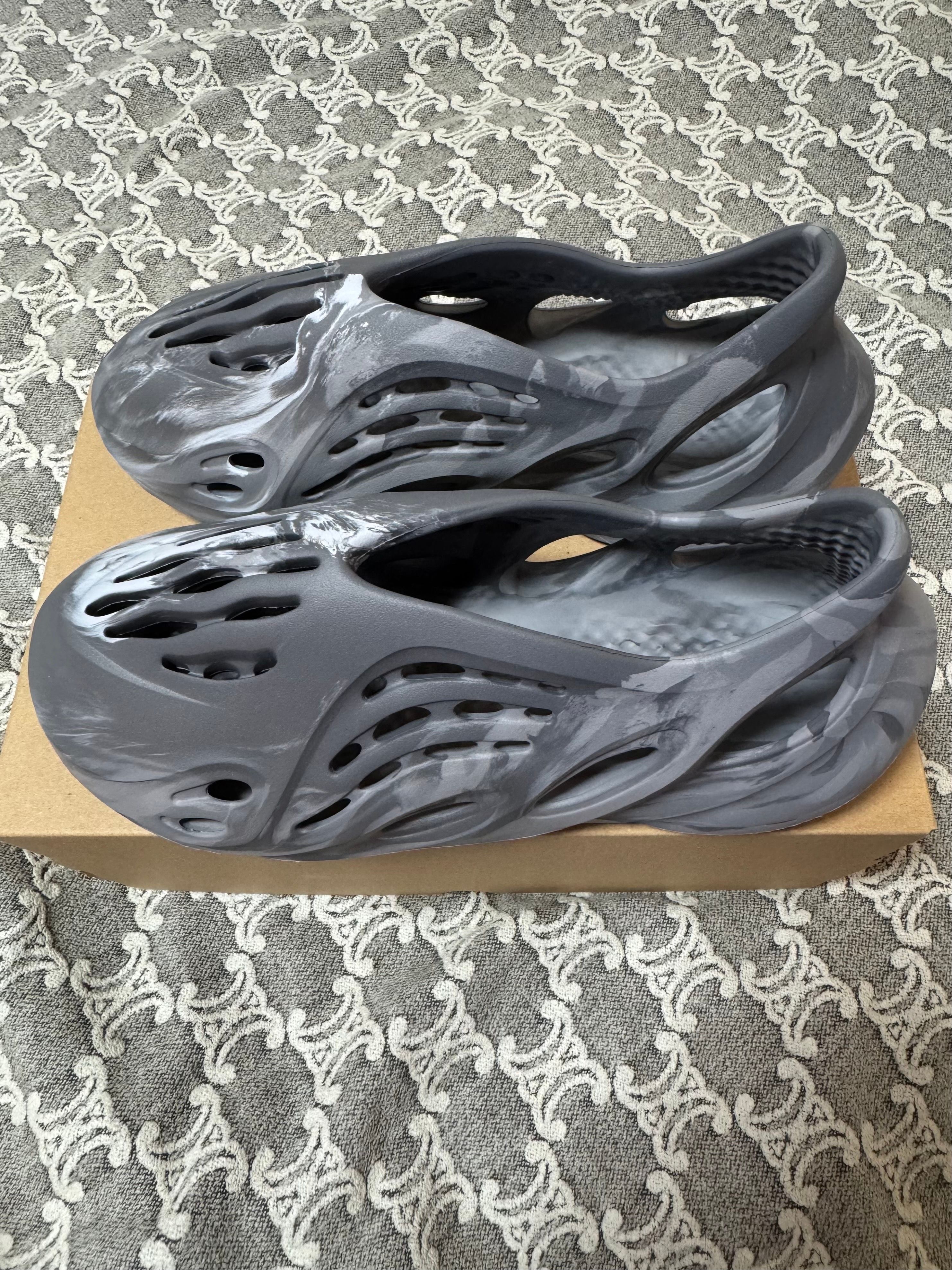 adidas フォームランナー Amazon | adidas メンズ Yeezy フォームランナー GY3969 MX