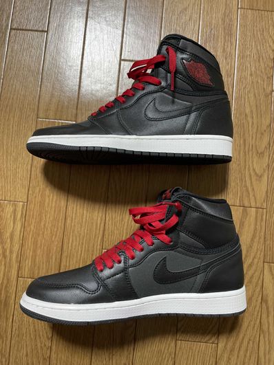 Nike Air Jordan 1 Retro High OG "Black/Metallic Silver/Gym Red"
