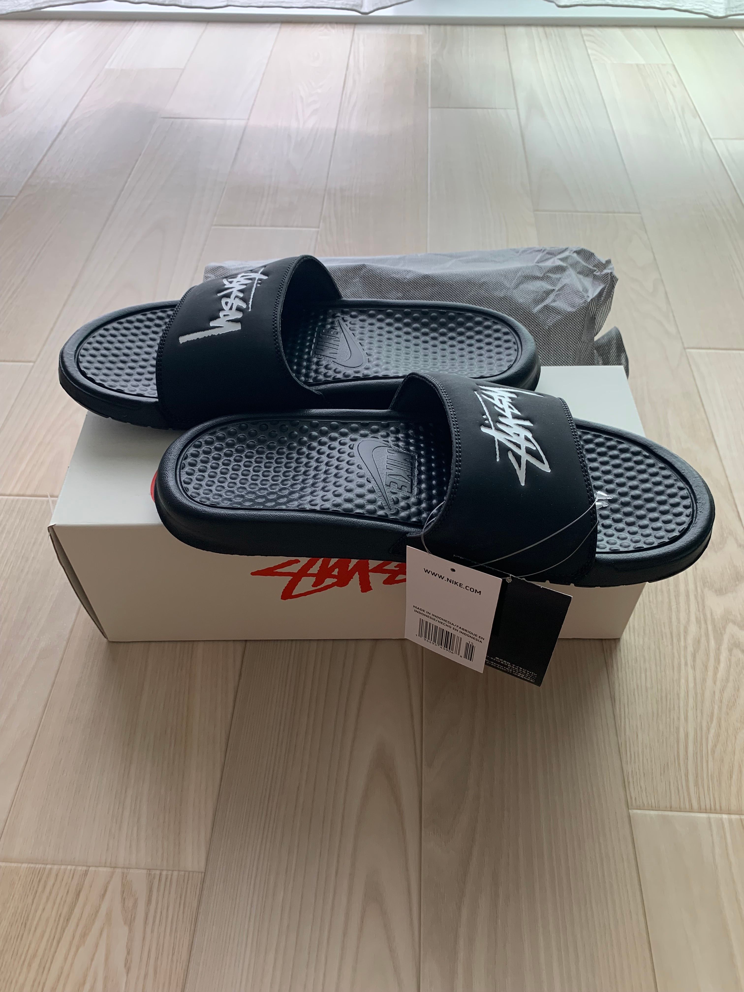 Stussy × Nike Benassi Slide Sandal "Black" (DC5239-001)