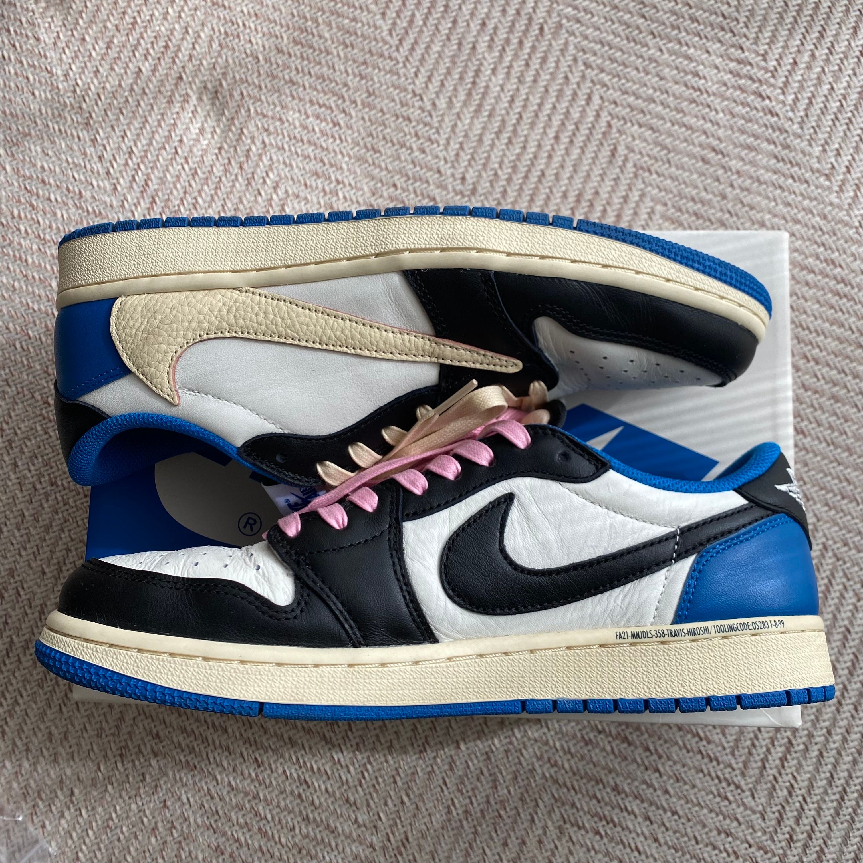 Travis Scott × fragment design × Nike Air Jordan 1 Low OG SP "Military Blue"