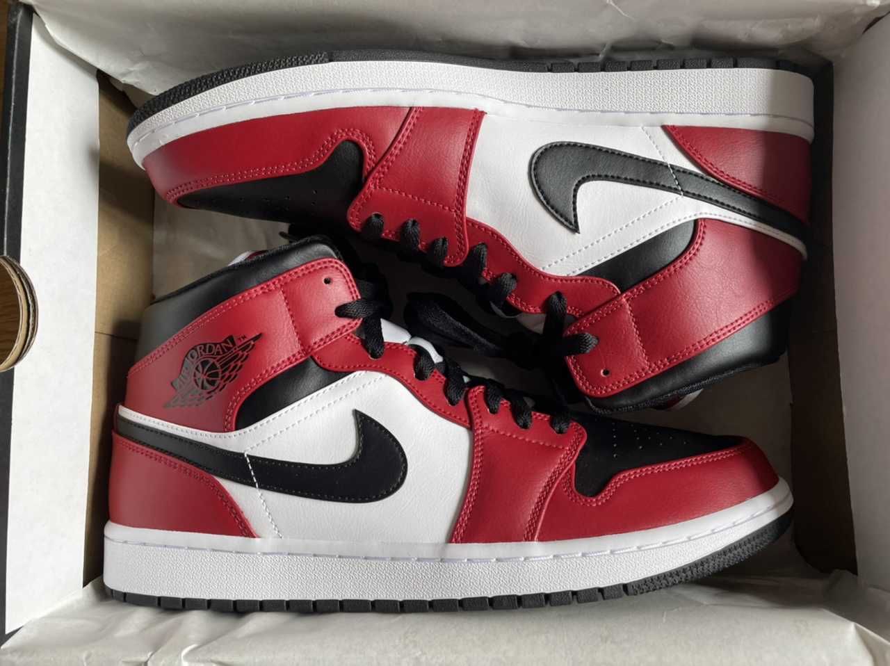 Nike Air Jordan 1 Mid "Chicago Black Toe"
