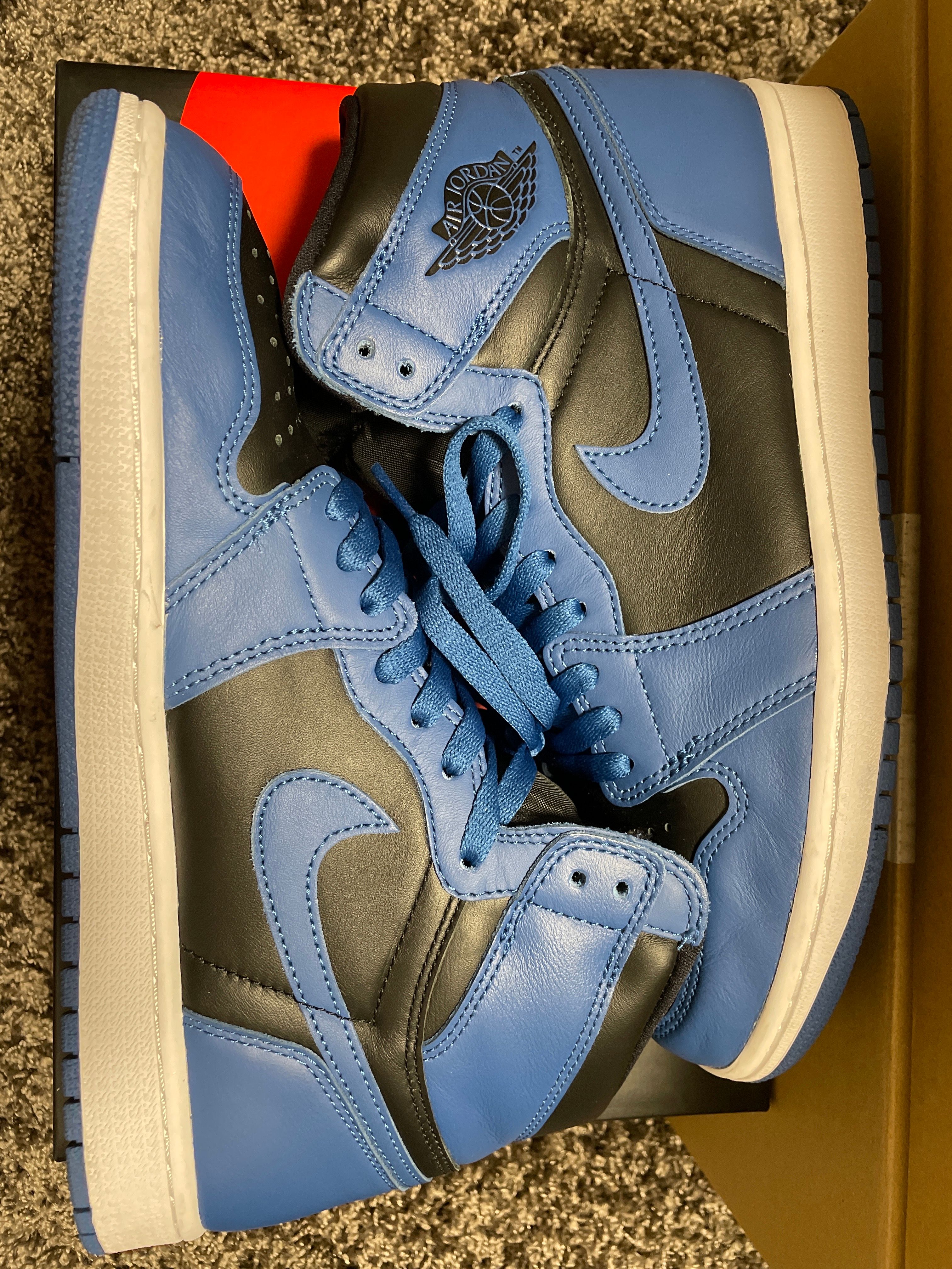 Nike Air Jordan 1 Retro High OG "Dark Marina Blue"