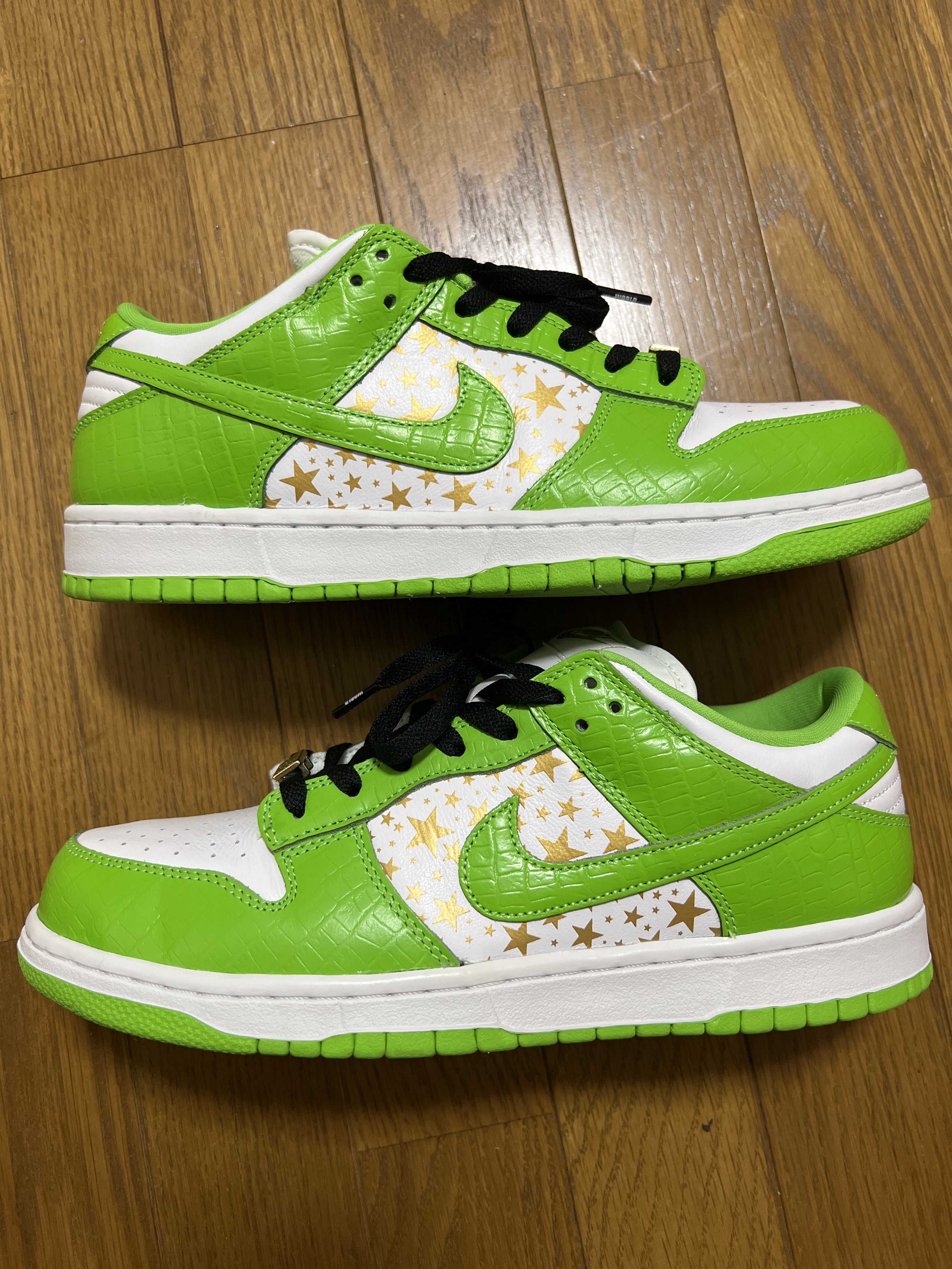 Supreme × Nike SB Dunk Low OG QS Gold Stars "White/Mean Green"
