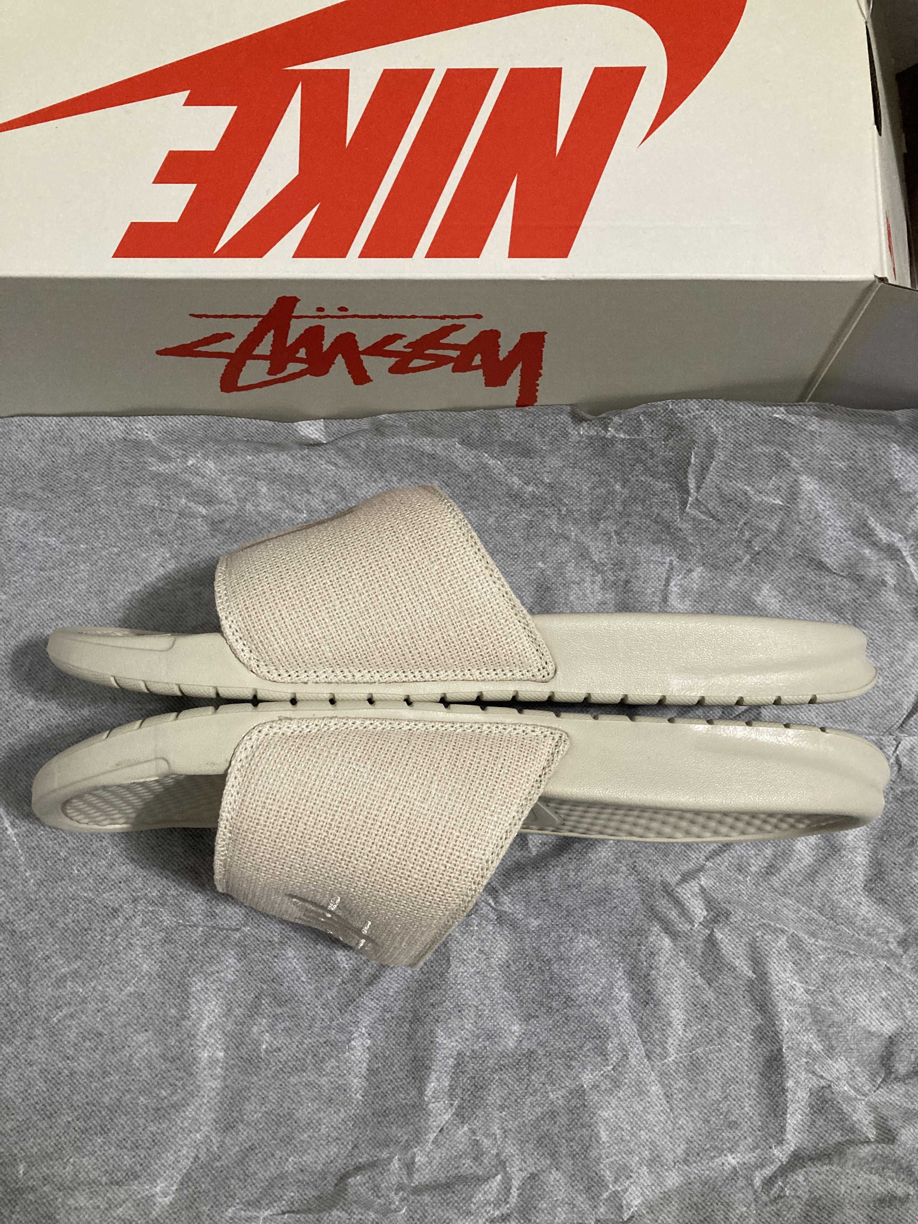 STUSSY × NIKE BENASSI SLIDE "STONE"