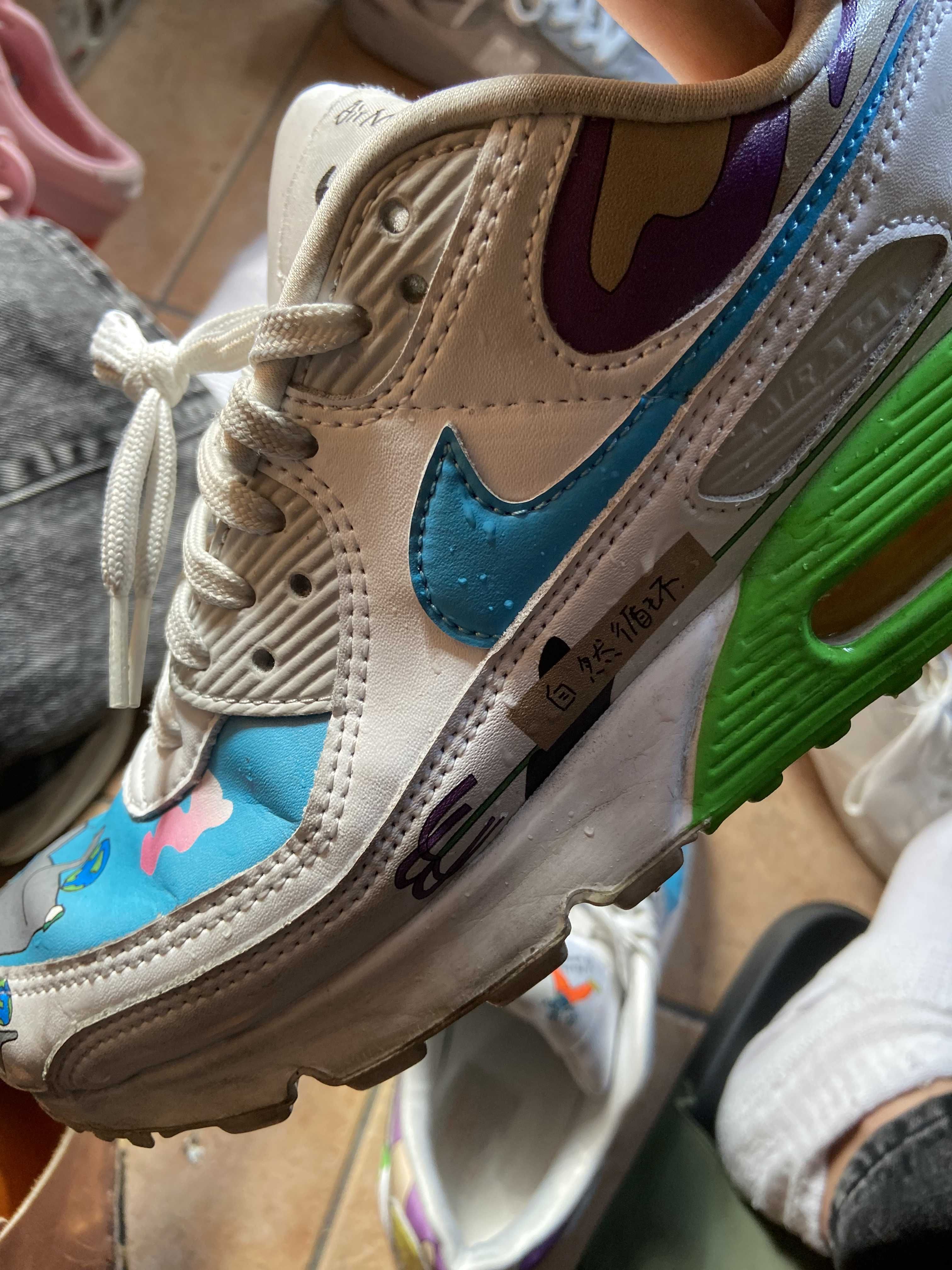 RUOHAN WANG × NIKE AIR MAX 90 FLYLEATHER "WHITE/MULTI COLOR"