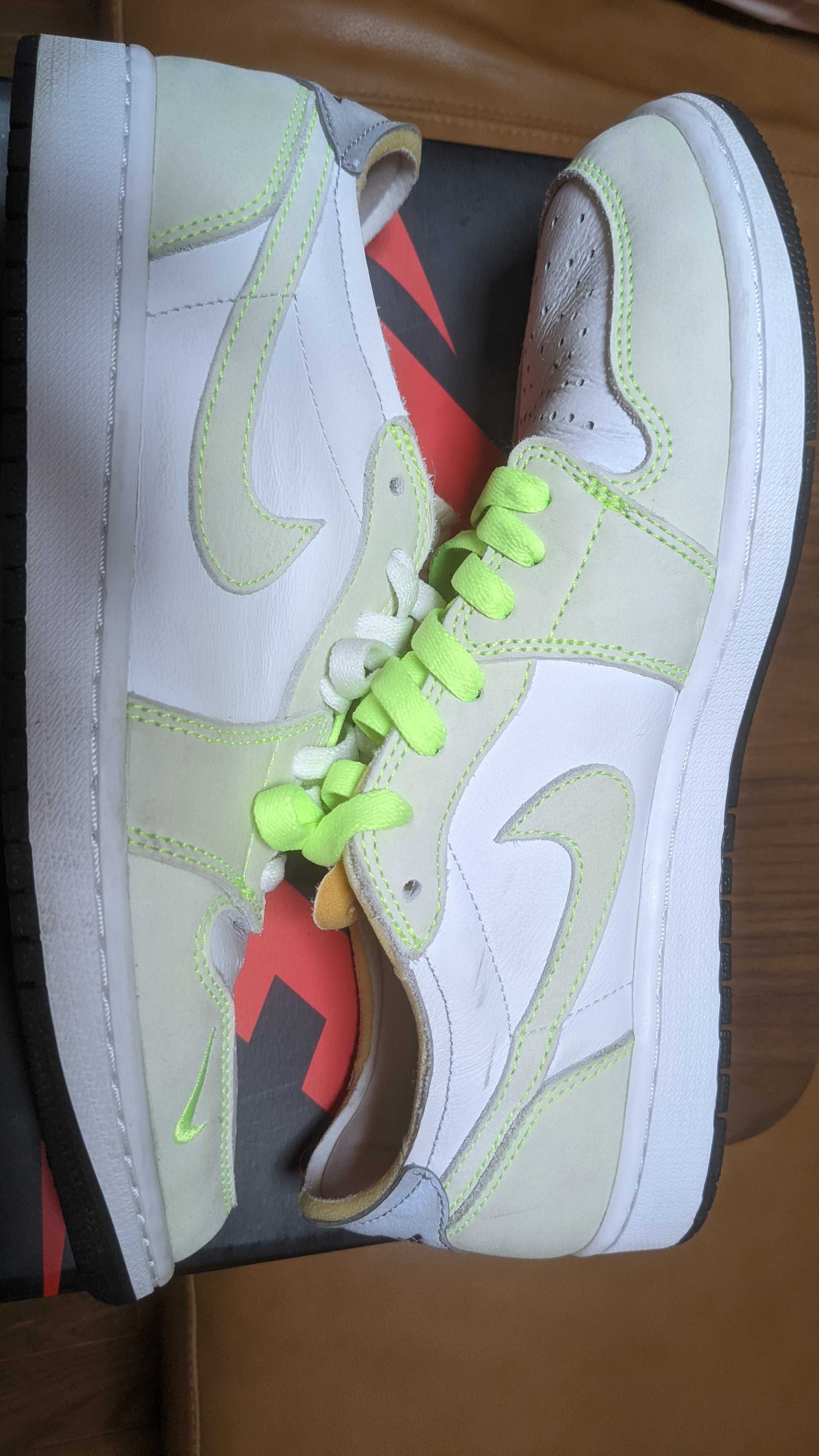 Nike Air Jordan 1 Low OG "Ghost Green" 