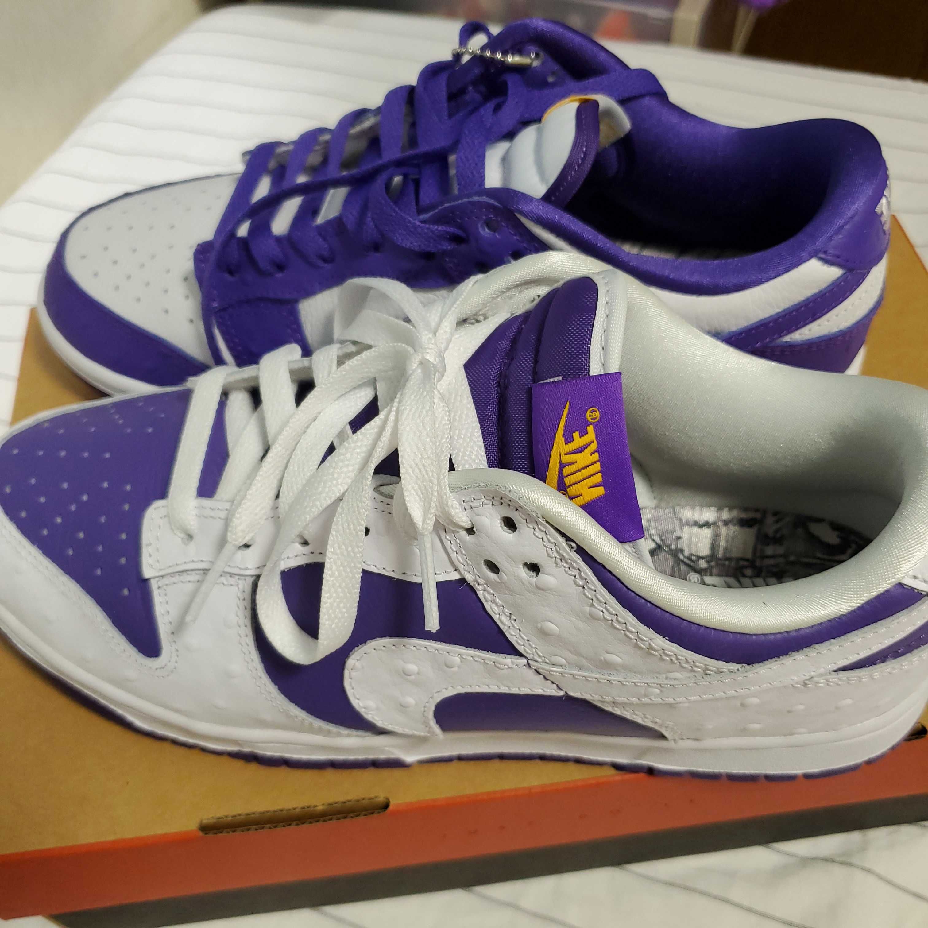 Nike Women's Dunk Low "Made You Look"