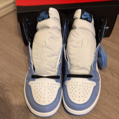Nike Air Jordan 1 High OG "University Blue"