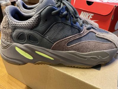 YEEZY BOOST 700 WAVE RUNNER DARK GREY