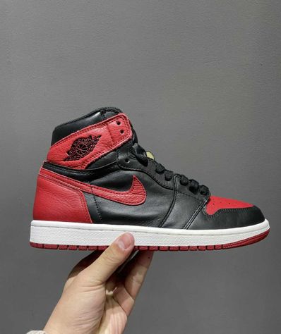 Nike Air Jordan 1 Retro High OG "Bred/Banned" (2016)