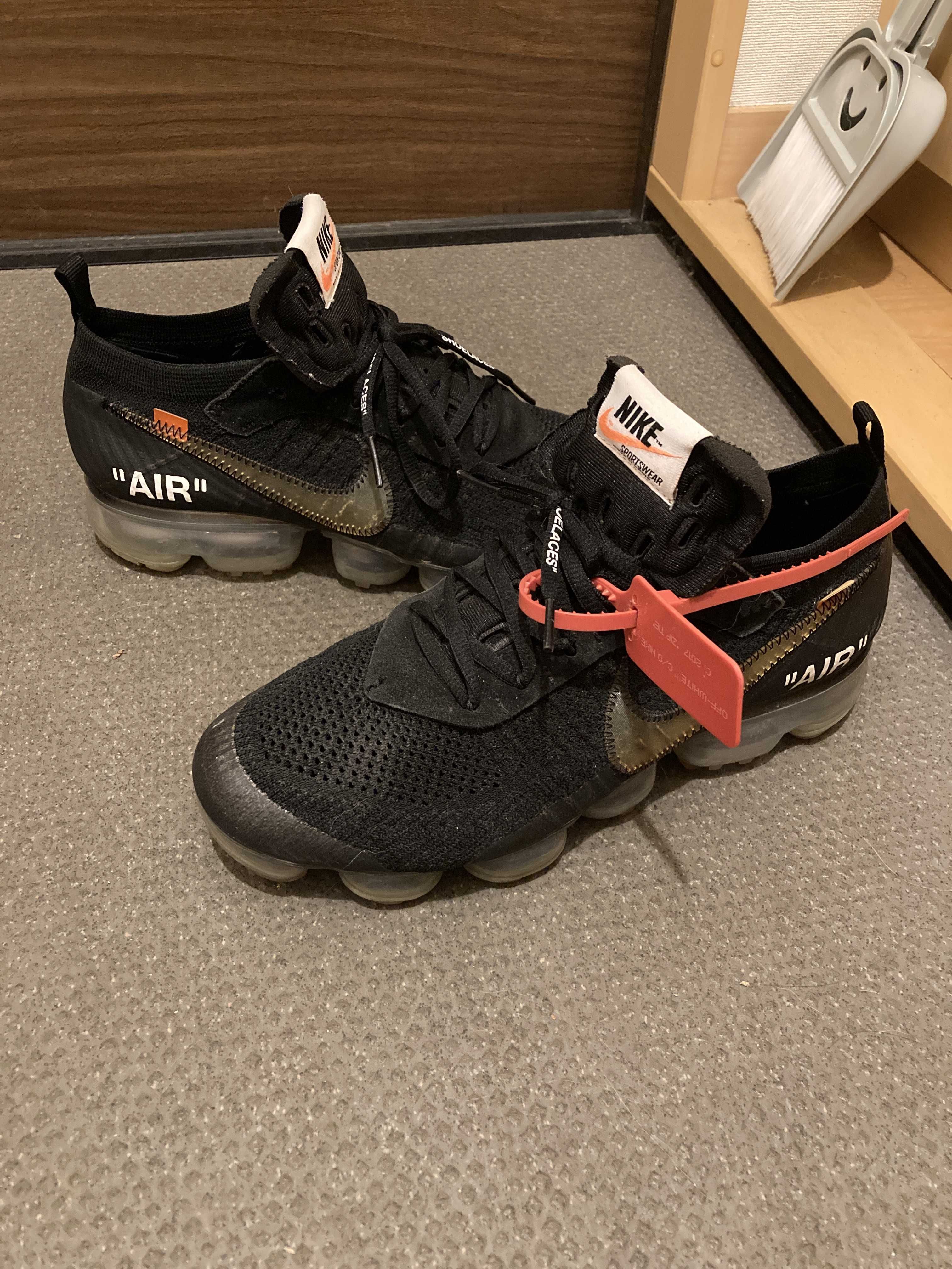 Off-White × Nike Air Vapormax "Black/Total Orange/Clear"
