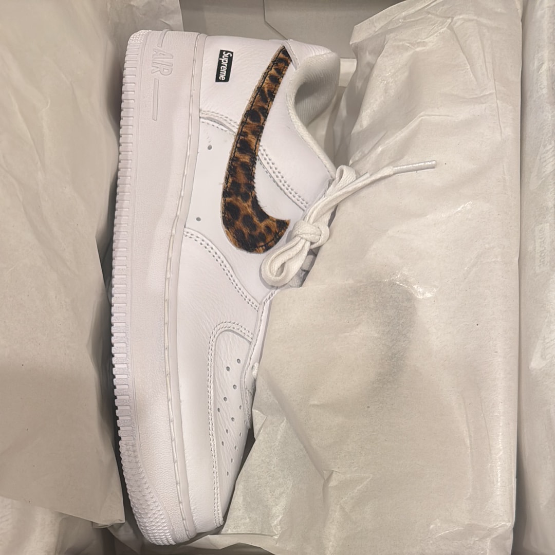 GOODENOUGH × Supreme × Nike Air Force 1 Low "White/Leopard" (25SS Week15)
