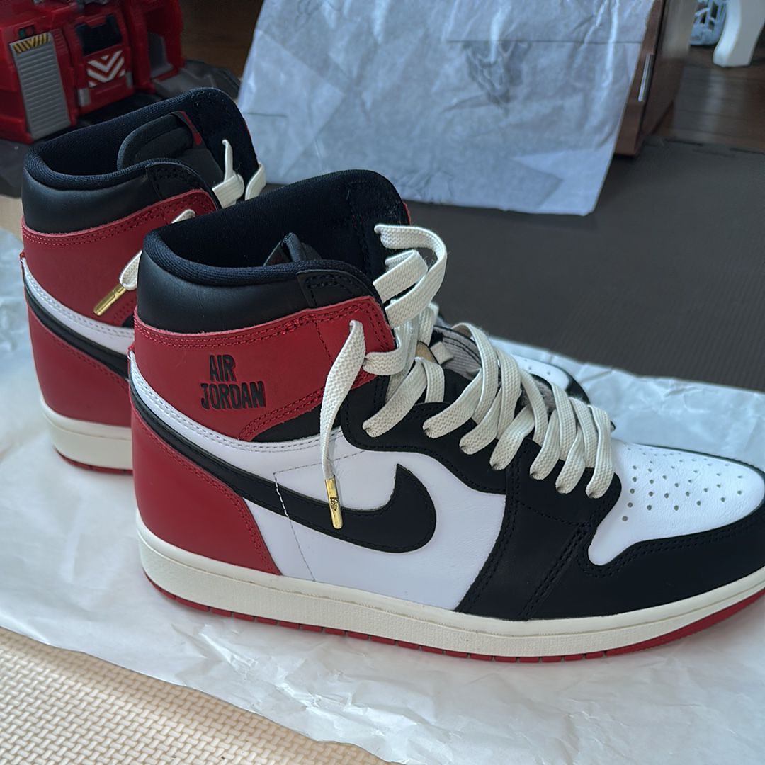 Nike Air Jordan 1 Retro High OG "Black Toe Reimagined"