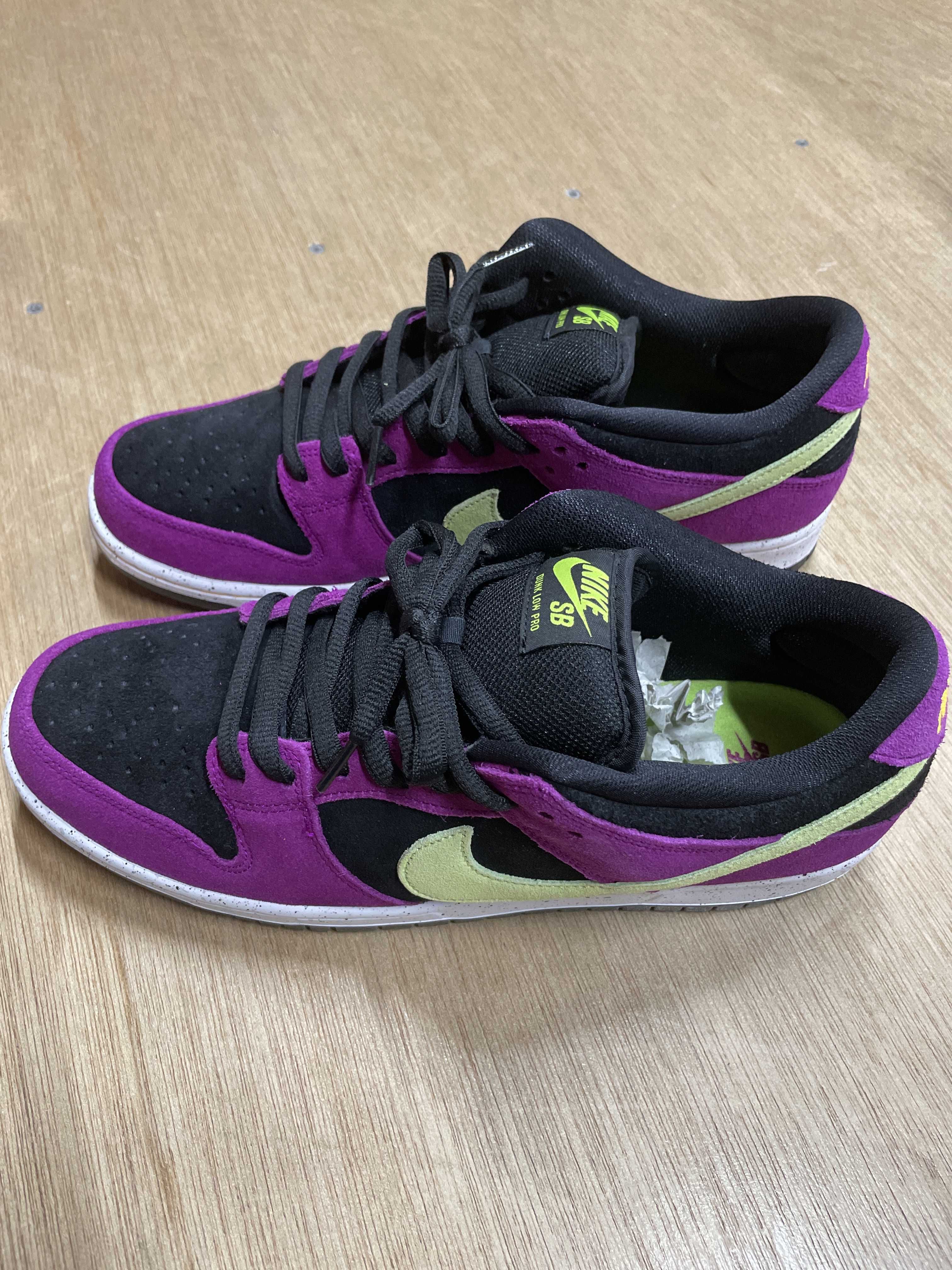 Nike SB Dunk Low "Red Plum"