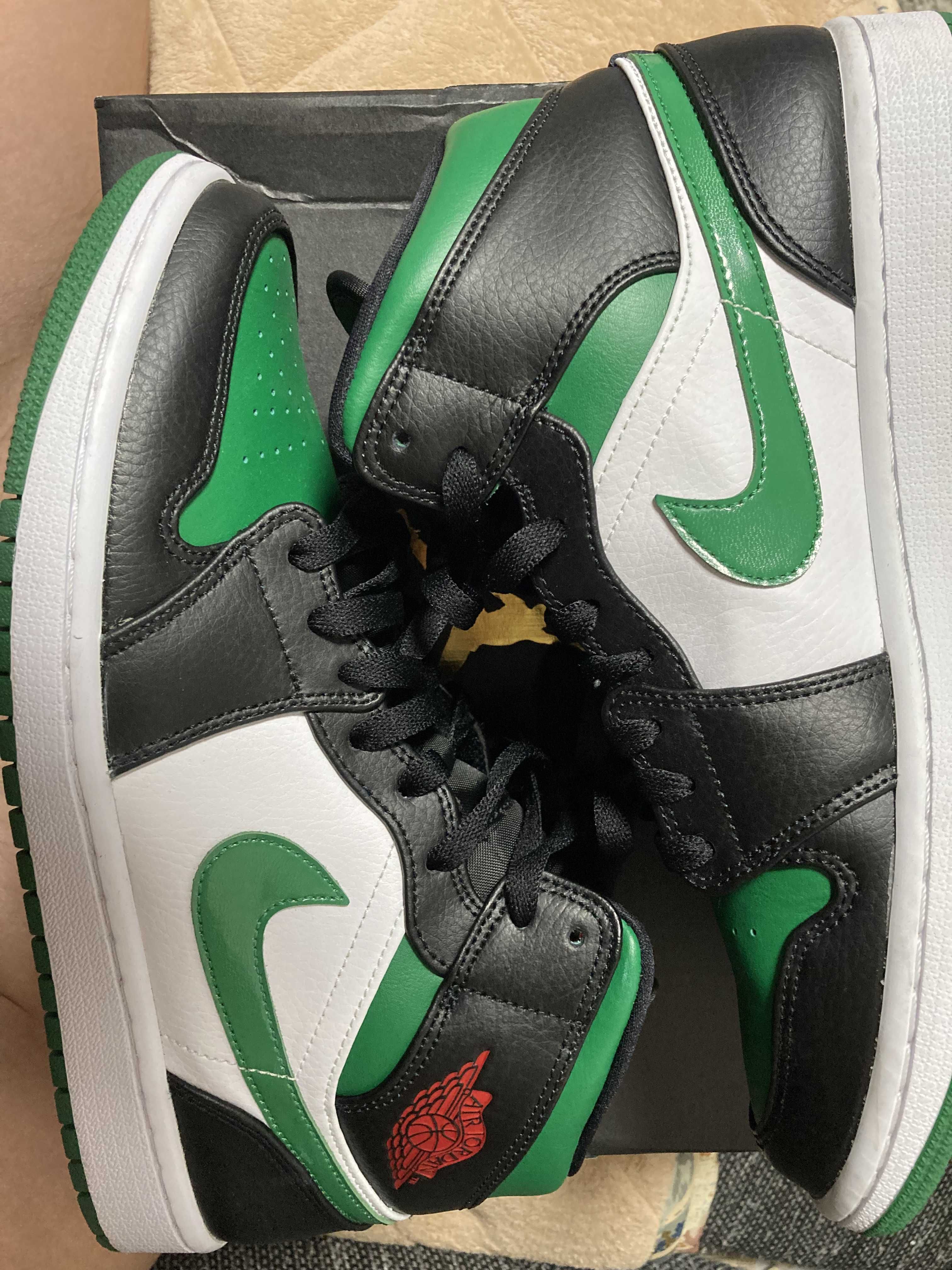 NIKE AIR JORDAN 1 MID "PINE GREEN"