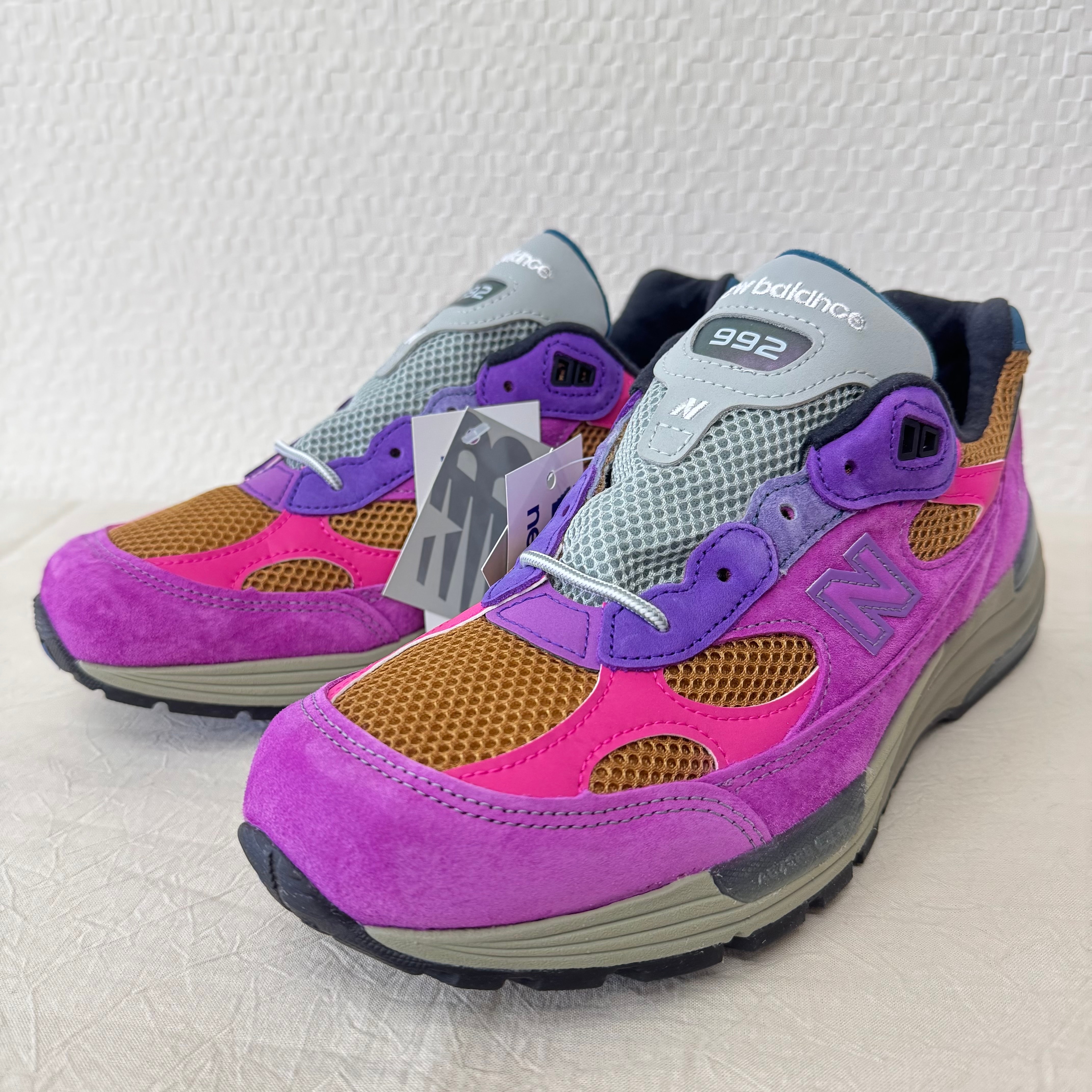 アクション・ブロンソン × ニューバランス 992 "ジギタリスプルプレア"