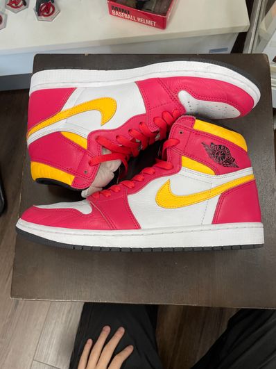 Nike Air Jordan 1 High OG "Light Fusion Red"
