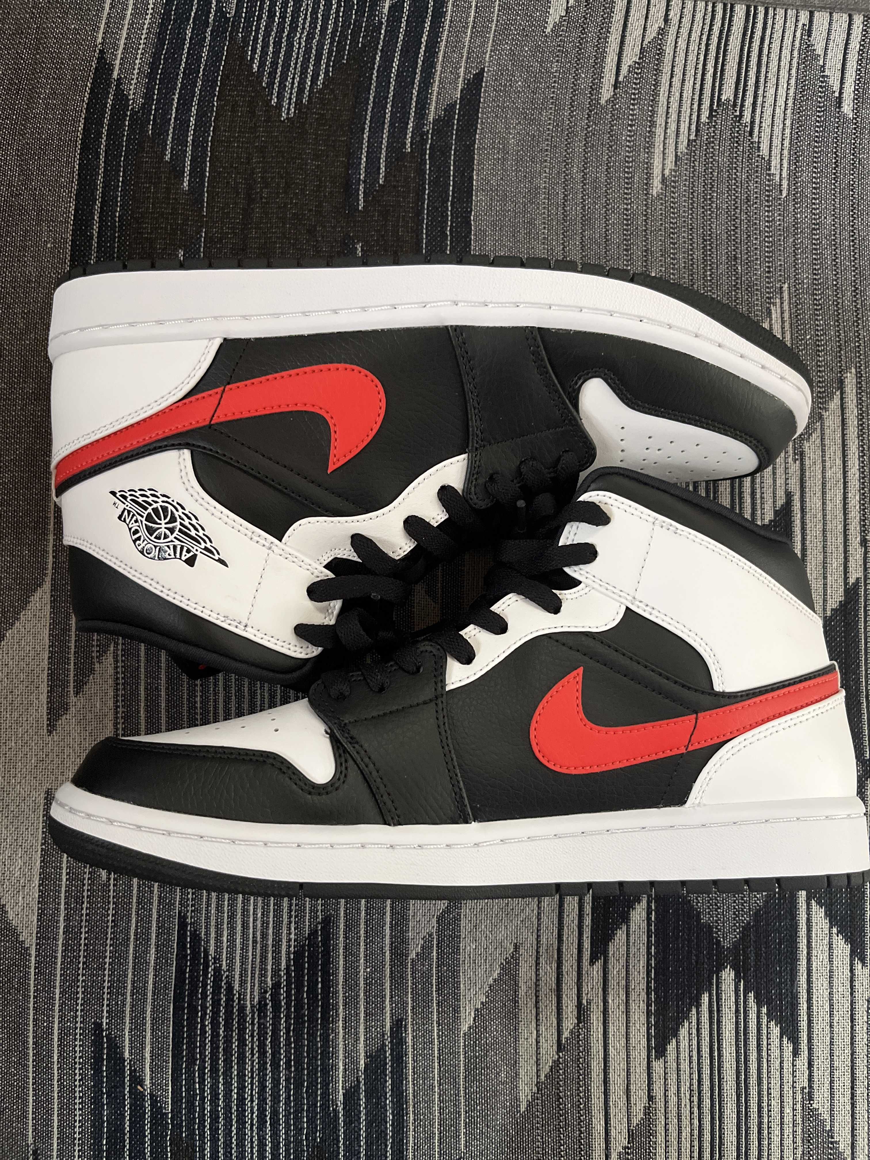 NIKE AIR JORDAN 1 MID "BLACK/CHILE RED/WHITE"