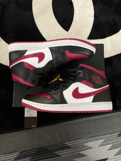 NIKE AIR JORDAN 1 MID "BLACK/RED/WHITE"