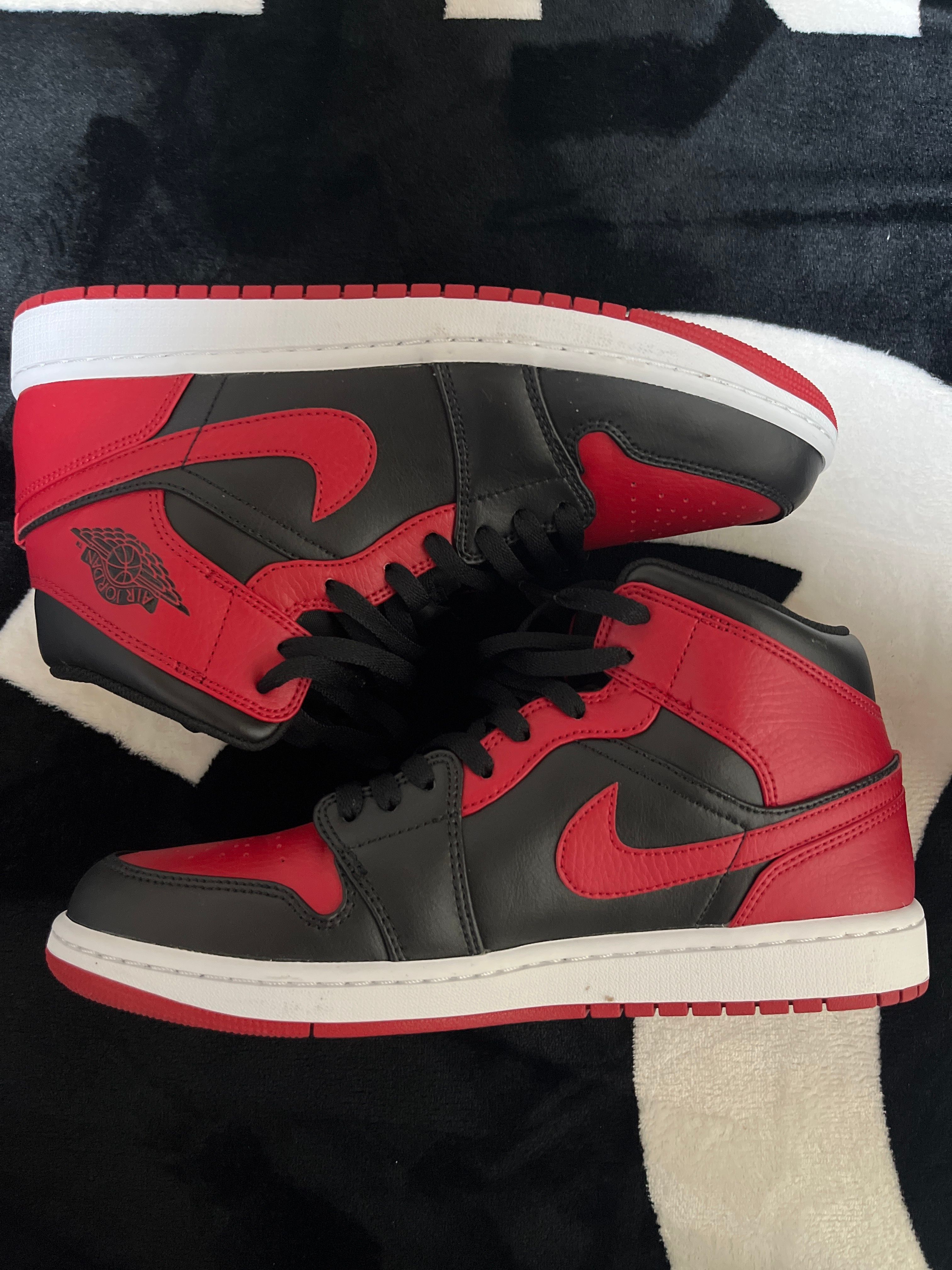 Nike Air Jordan 1 Mid "Bred"