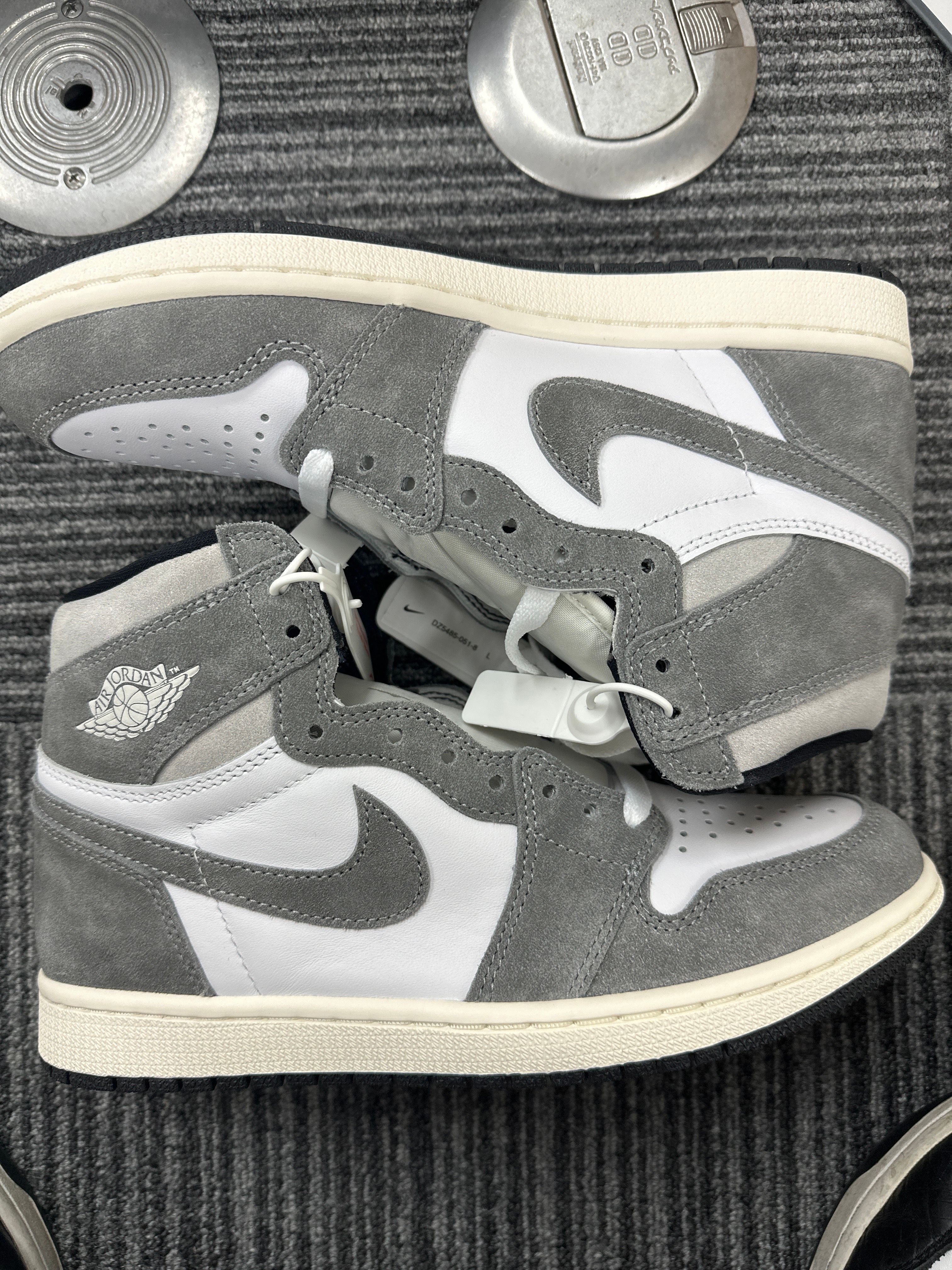 Nike Air Jordan 1 Retro High OG "Black and Smoke Grey"