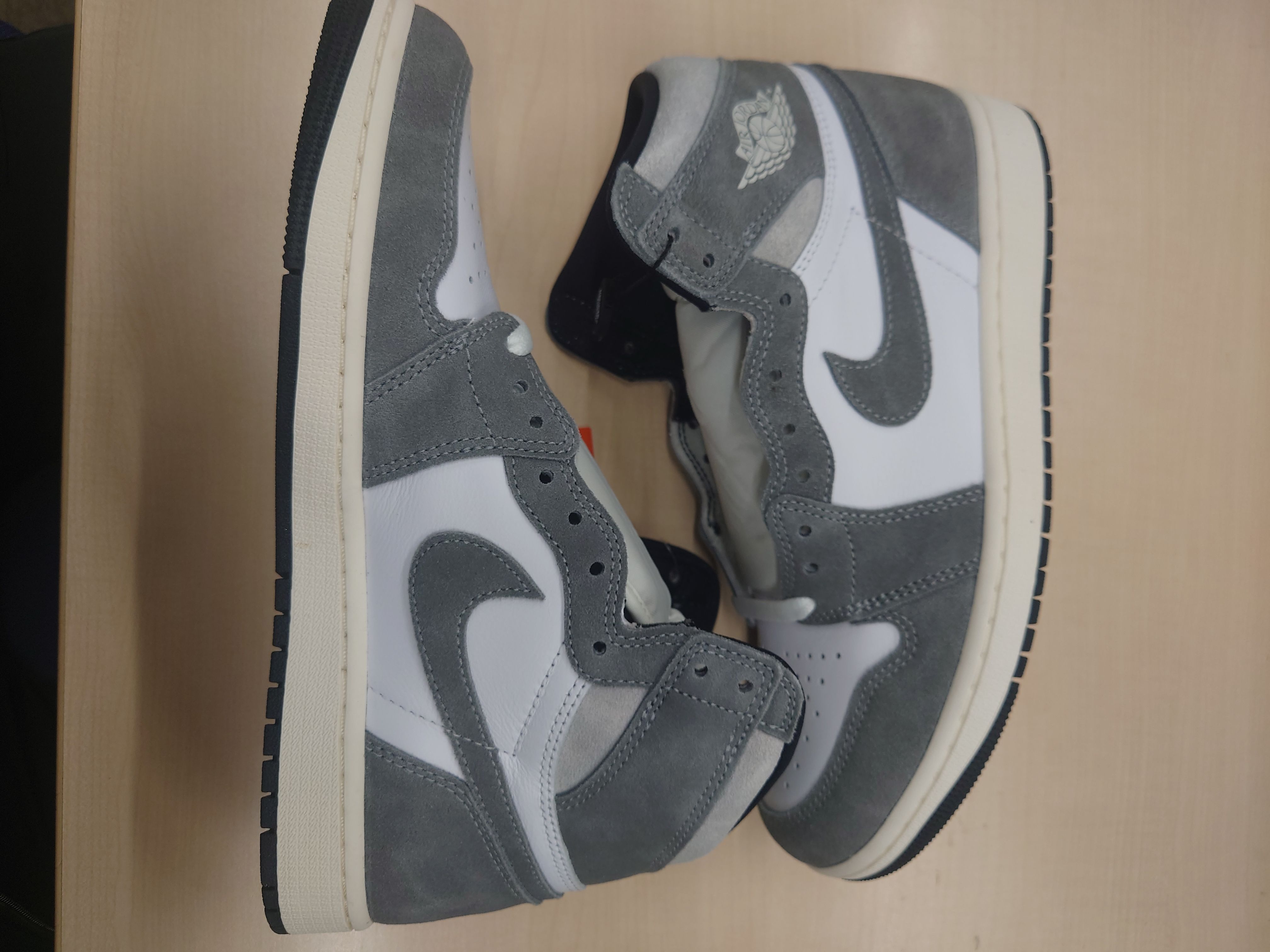Nike Air Jordan 1 Retro High OG "Black and Smoke Grey"
