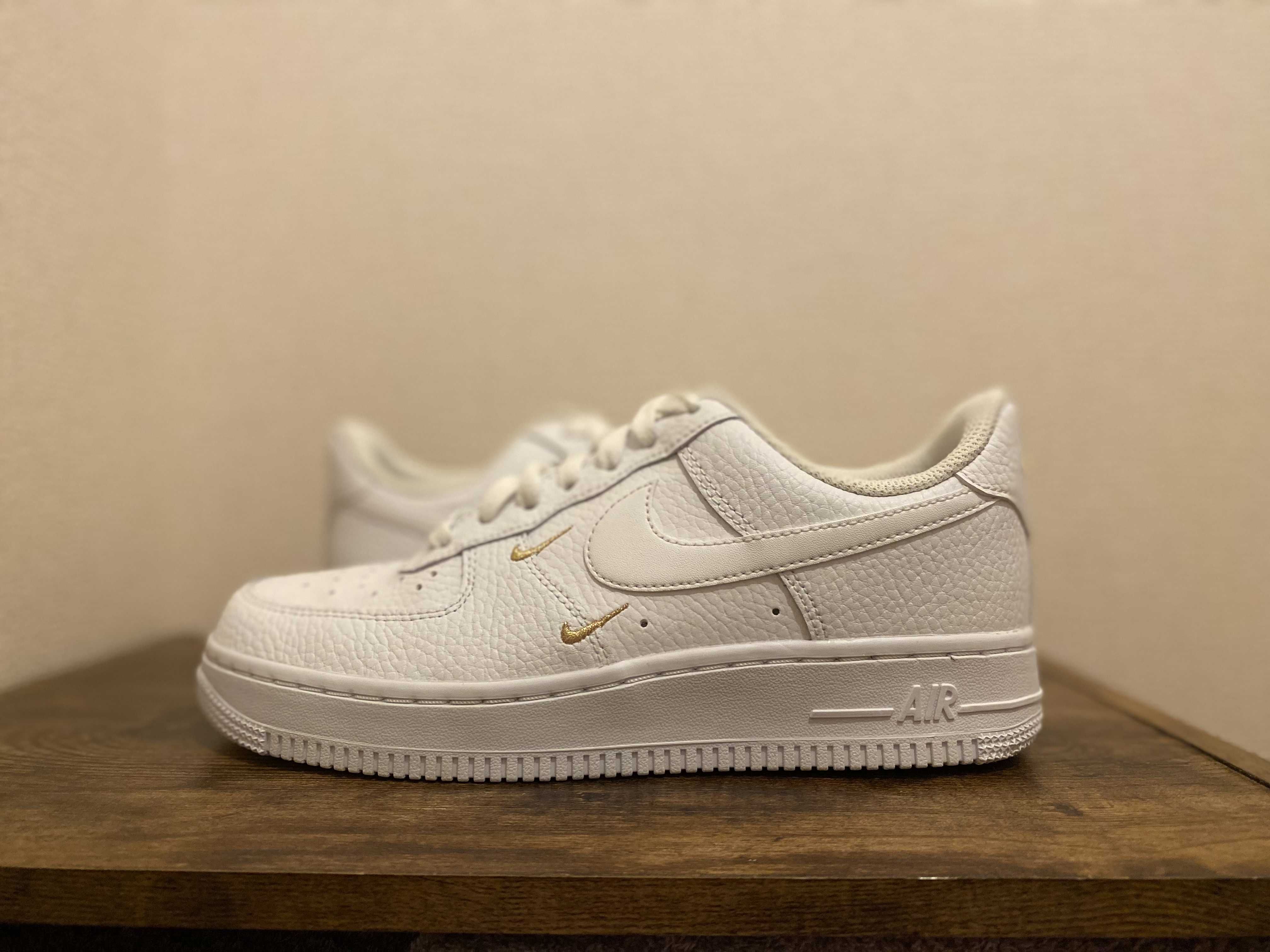 Nike Women's Air Force 1 Low 07 Essential "White/White"
