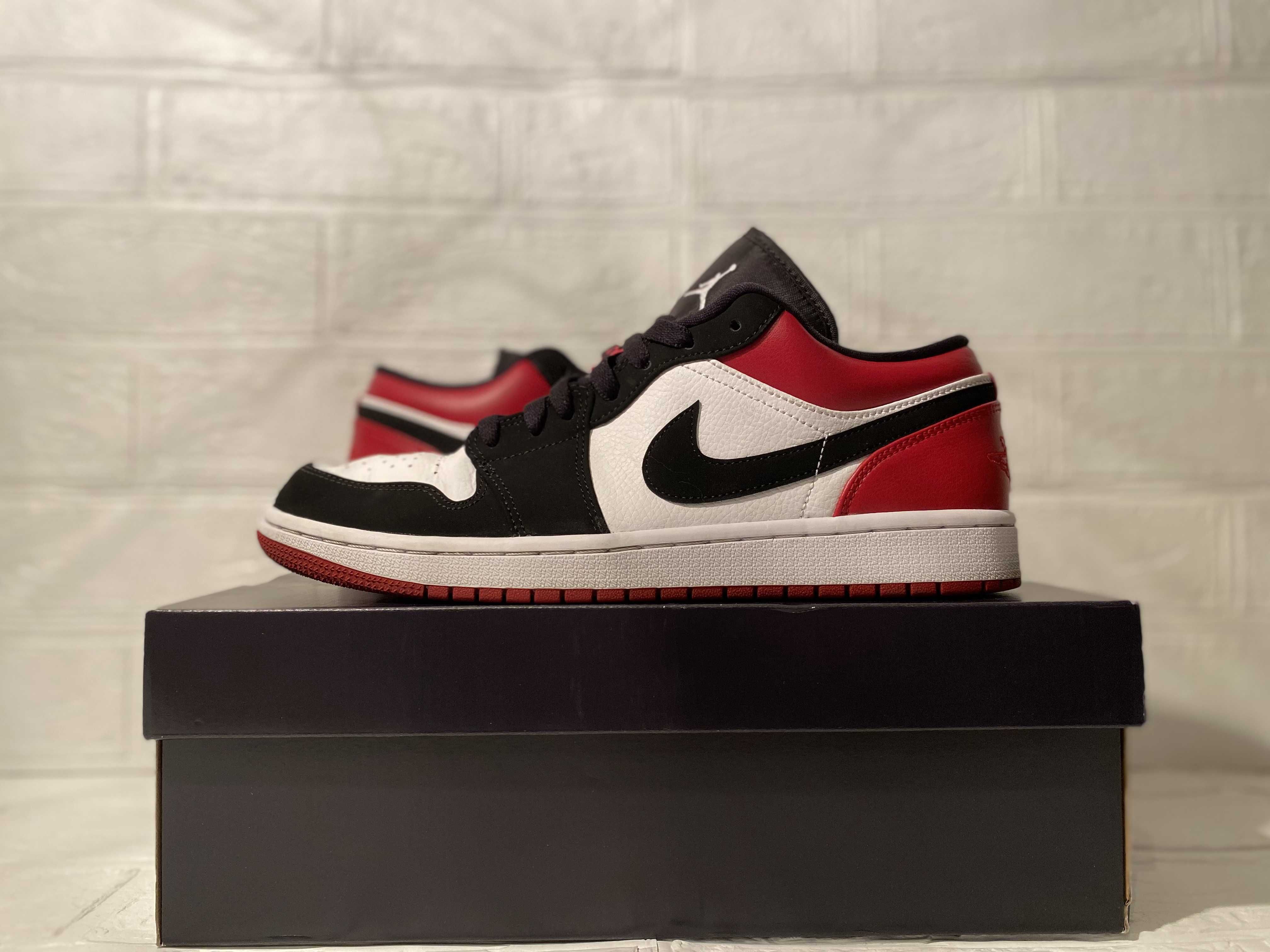 Nike Air Jordan 1 Low "Black Toe"